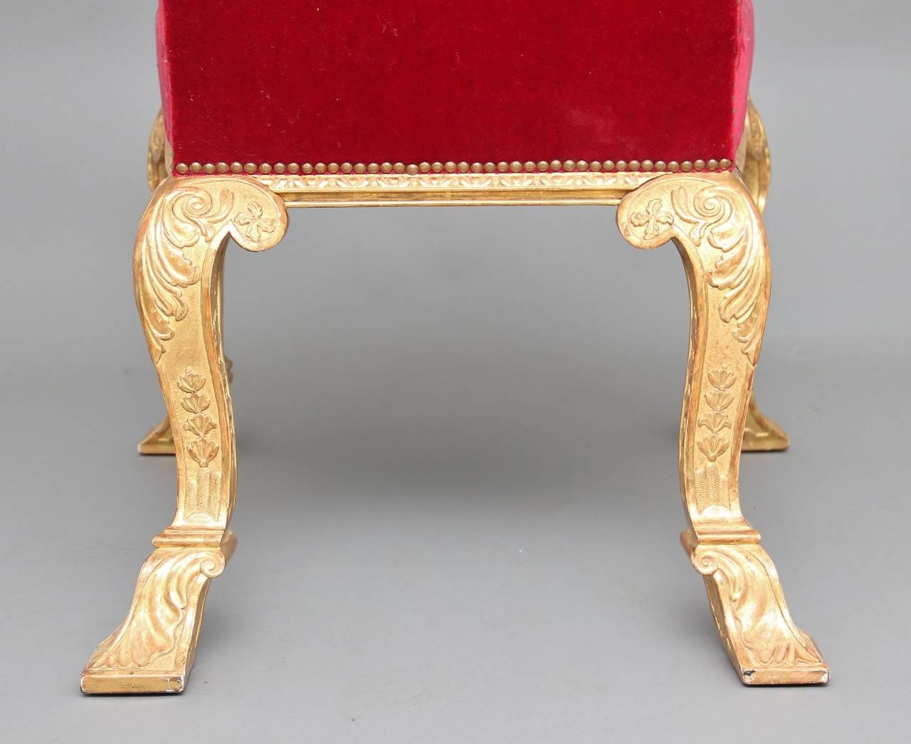 Paar Stühle aus vergoldetem Holz im George-I.-Stil (Vergoldetes Holz) im Angebot