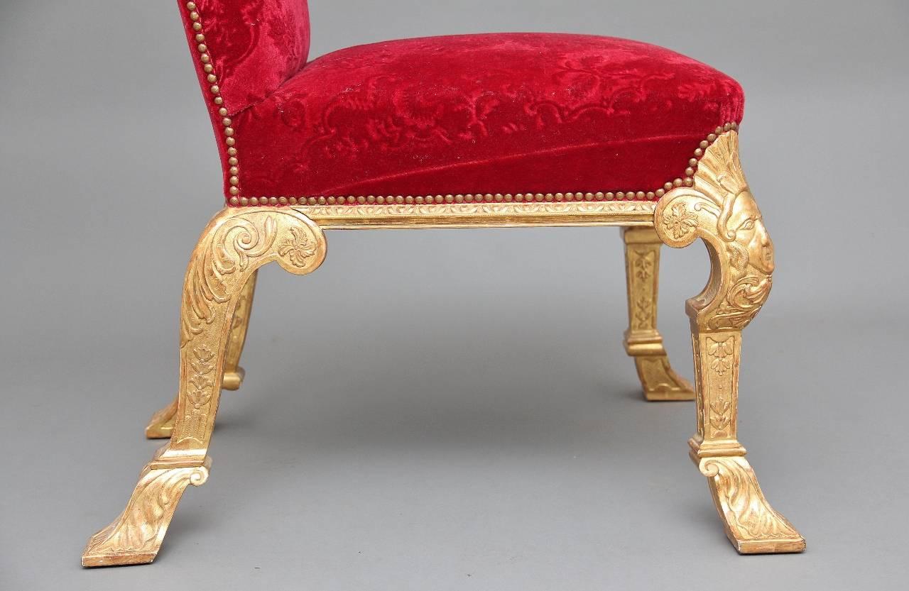 Paar Stühle aus vergoldetem Holz im George-I.-Stil im Angebot 1