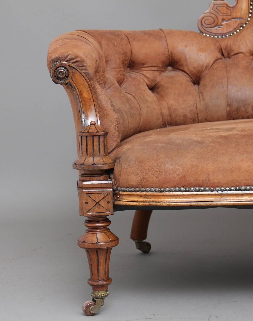 19th Century Walnut Sofa In Good Condition In Martlesham, GB