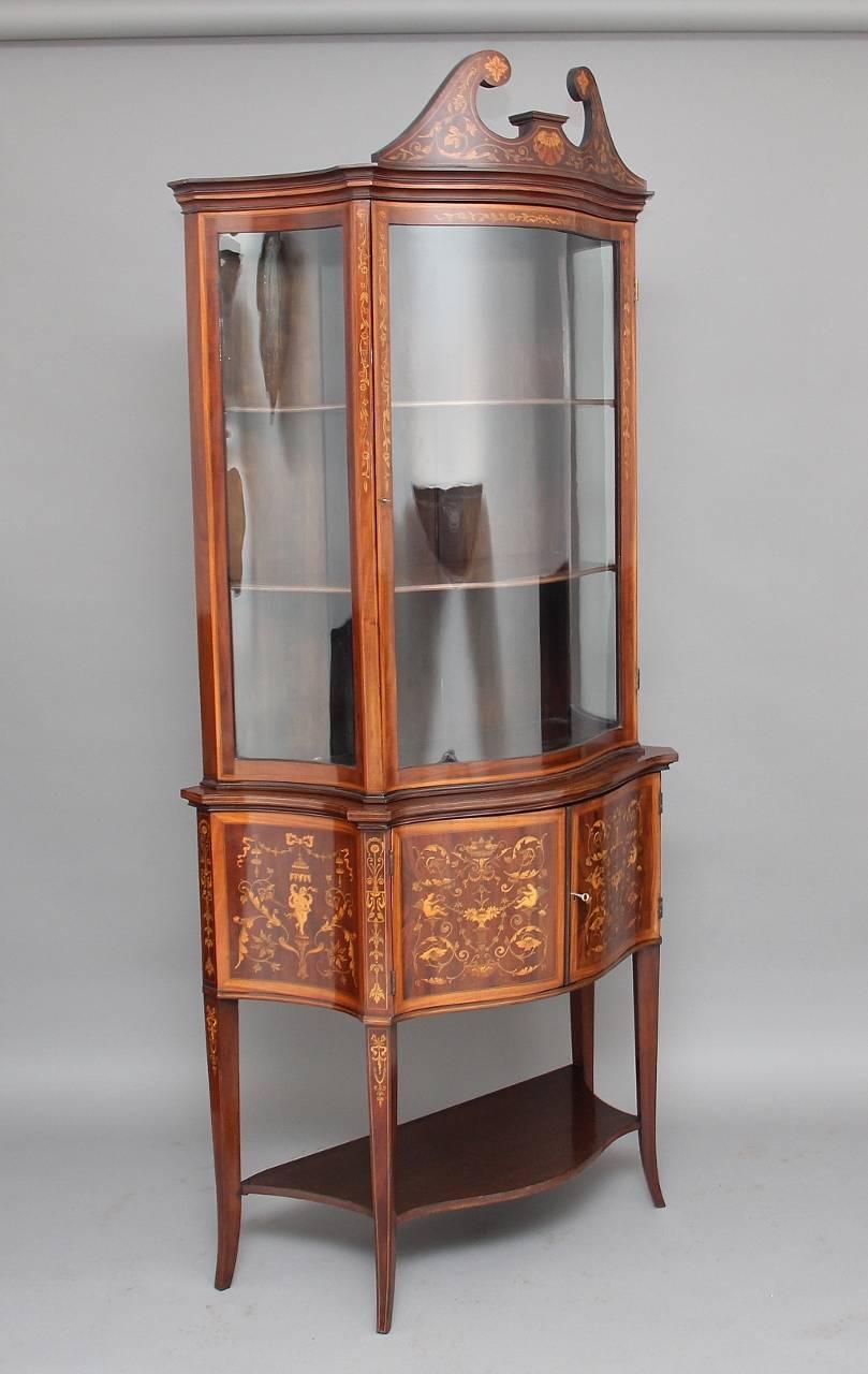 19th Century Mahogany Display Cabinet by Edwards & Roberts In Good Condition In Martlesham, GB