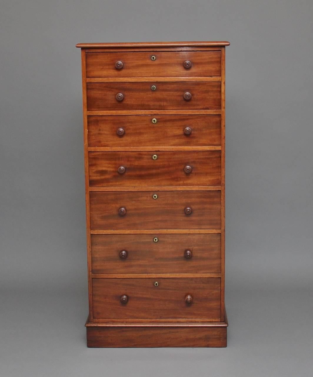 Early Victorian 19th Century Seven-Drawer Mahogany Chest