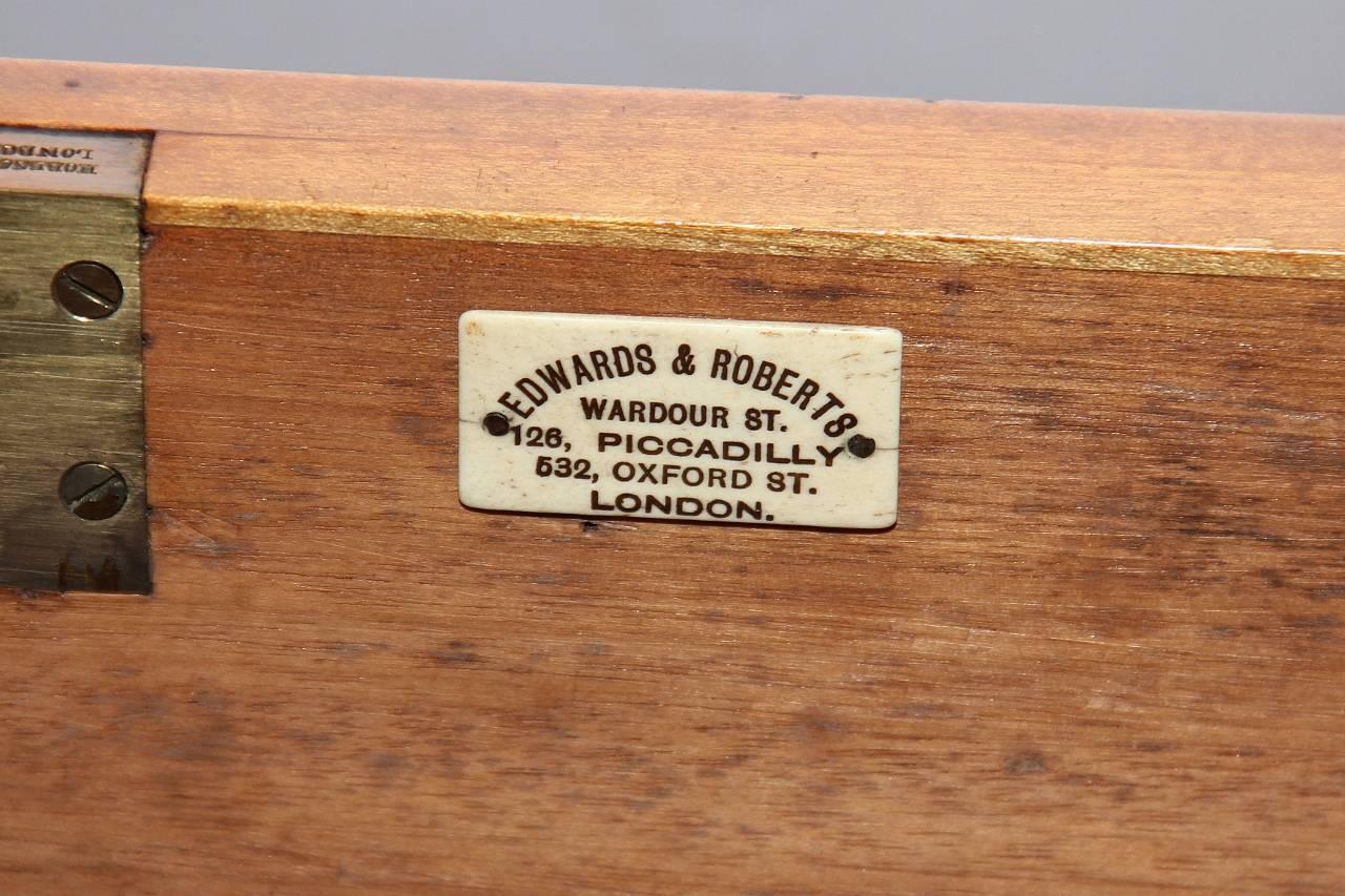 Zylinder-Bücherregal aus Seidenholz von „Edwards & Roberts“ aus dem 19. Jahrhundert im Angebot 2