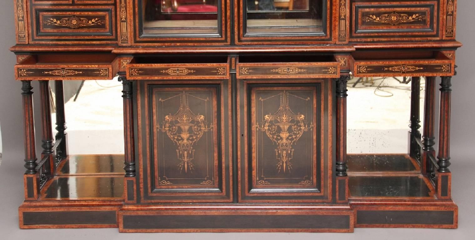 Aesthetic Movement Vitrine aus dem 19. Jahrhundert von Lamb of Manchester (Englisch) im Angebot
