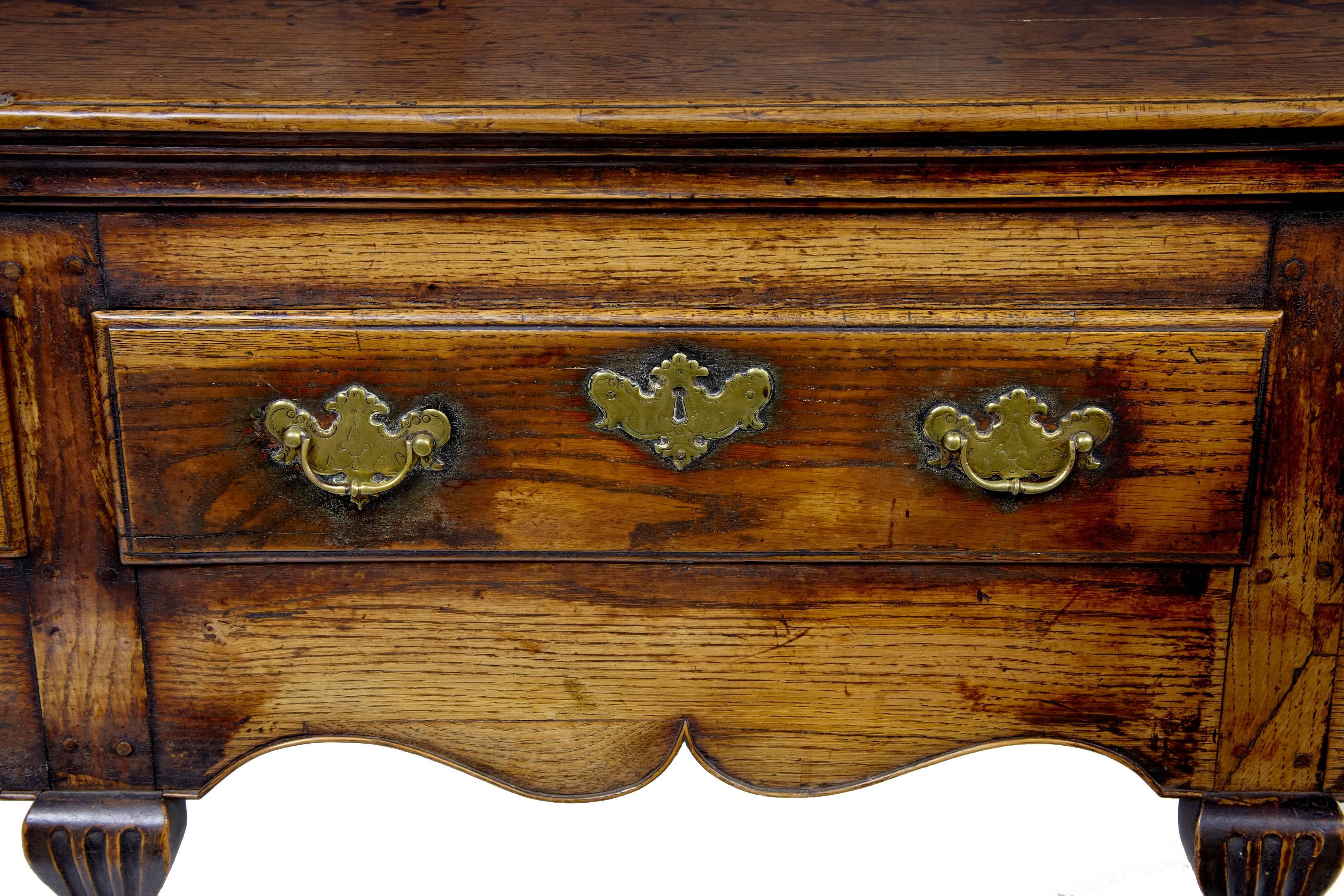 Early 18th Century Oak Dresser Base In Good Condition In Martlesham, GB