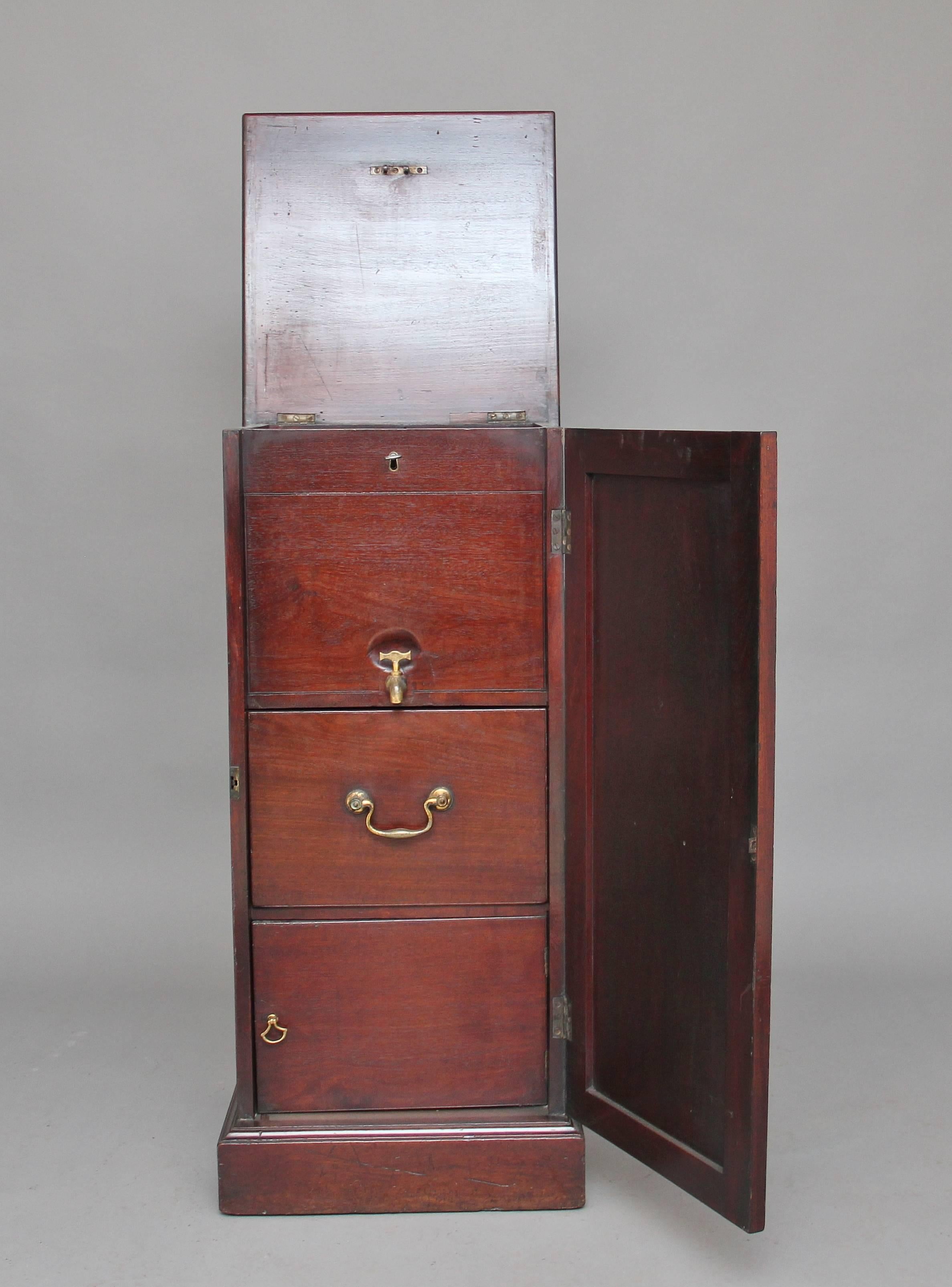 Early 19th Century Mahogany Wine Cooler Cabinet For Sale 4