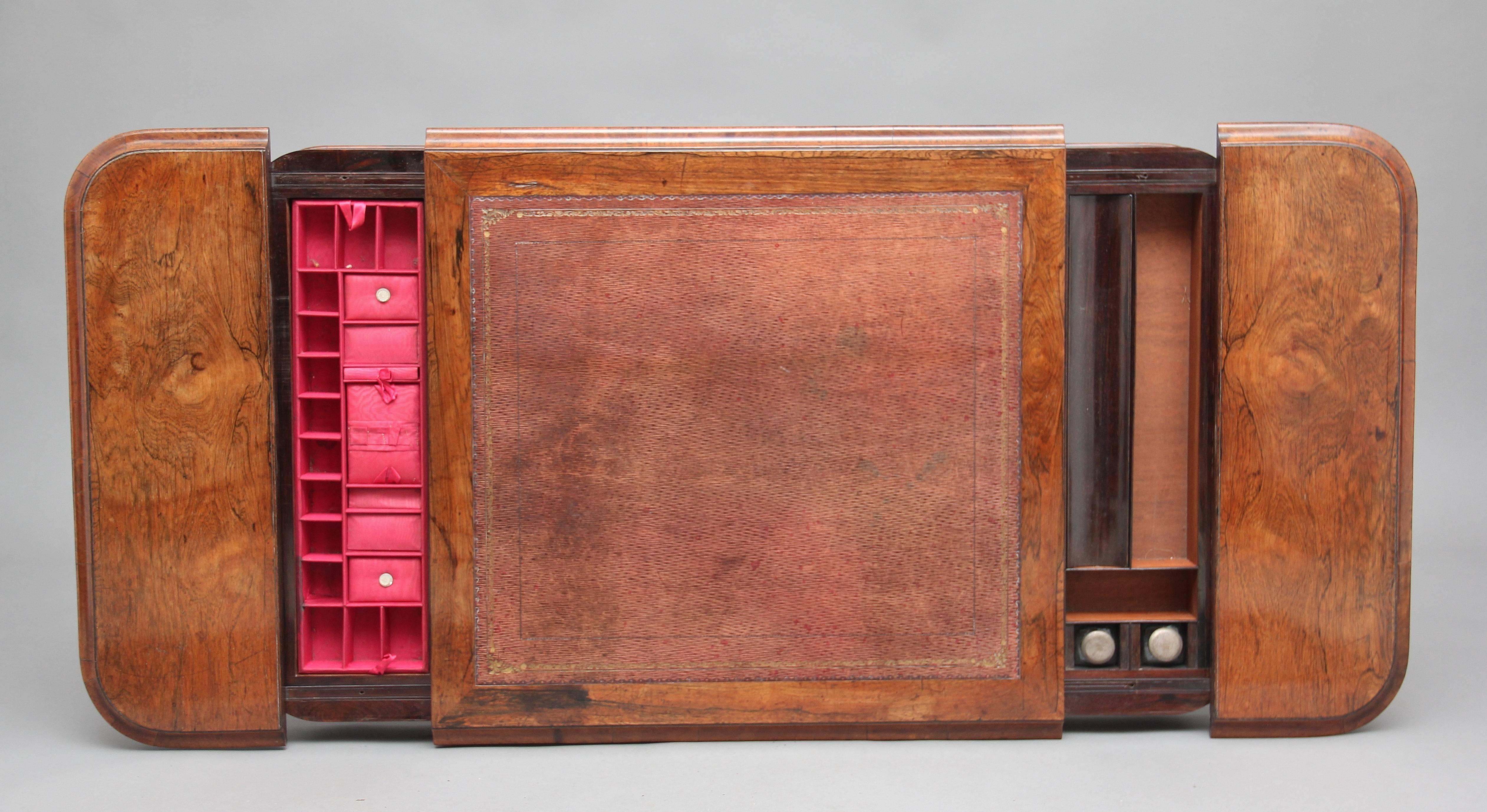 Table à écrire en bois de rose du XIXe siècle en vente 1