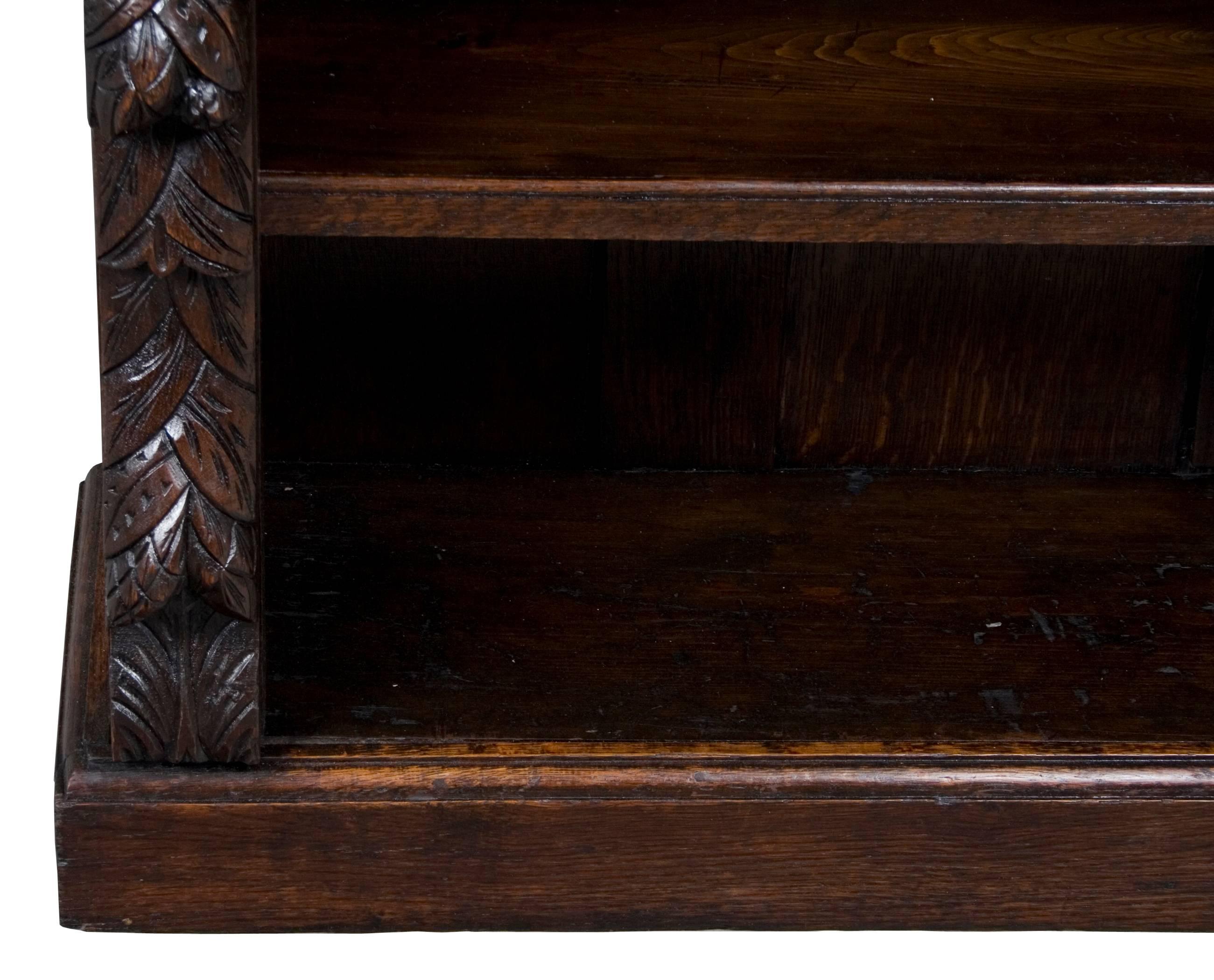 English Victorian Period Carved Oak Short Bookcase In Distressed Condition In Atlanta, GA