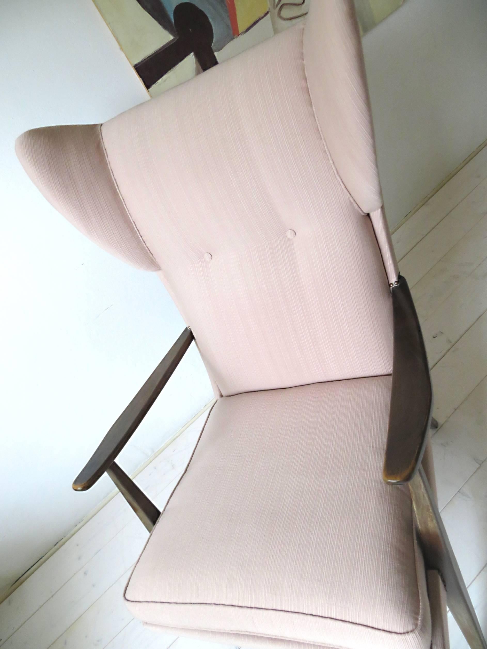 20th Century 1950s Knoll Antimott Wingback Chair by Walter Knoll in Fine Old Rose