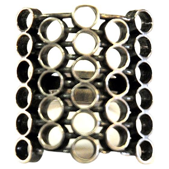 Silberring mit kreisförmigem Dekor des finnischen Schmuckdesigners Erik Granit, Finnland, 1970. Einzigartiger Ring aus der Jahrhundertmitte mit seinem besonderen Design. Geeignet für jede Gelegenheit. Der Ring ist markiert mit: 925 Sterling