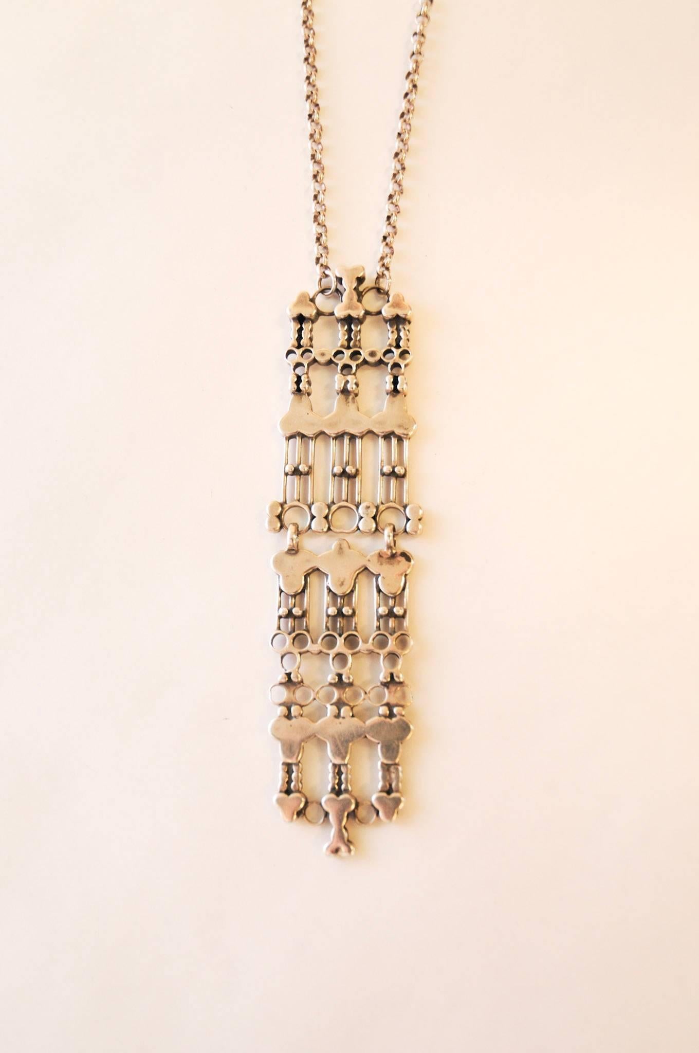 Beautiful Norwegian Silver necklace by Marianne Berg. Produced by David Andersen. This is an excellent example of Scandinavian Midcentury Modern jewelry. 

Uni David-Andersen which was the great grand daughter of the founder of the company, took