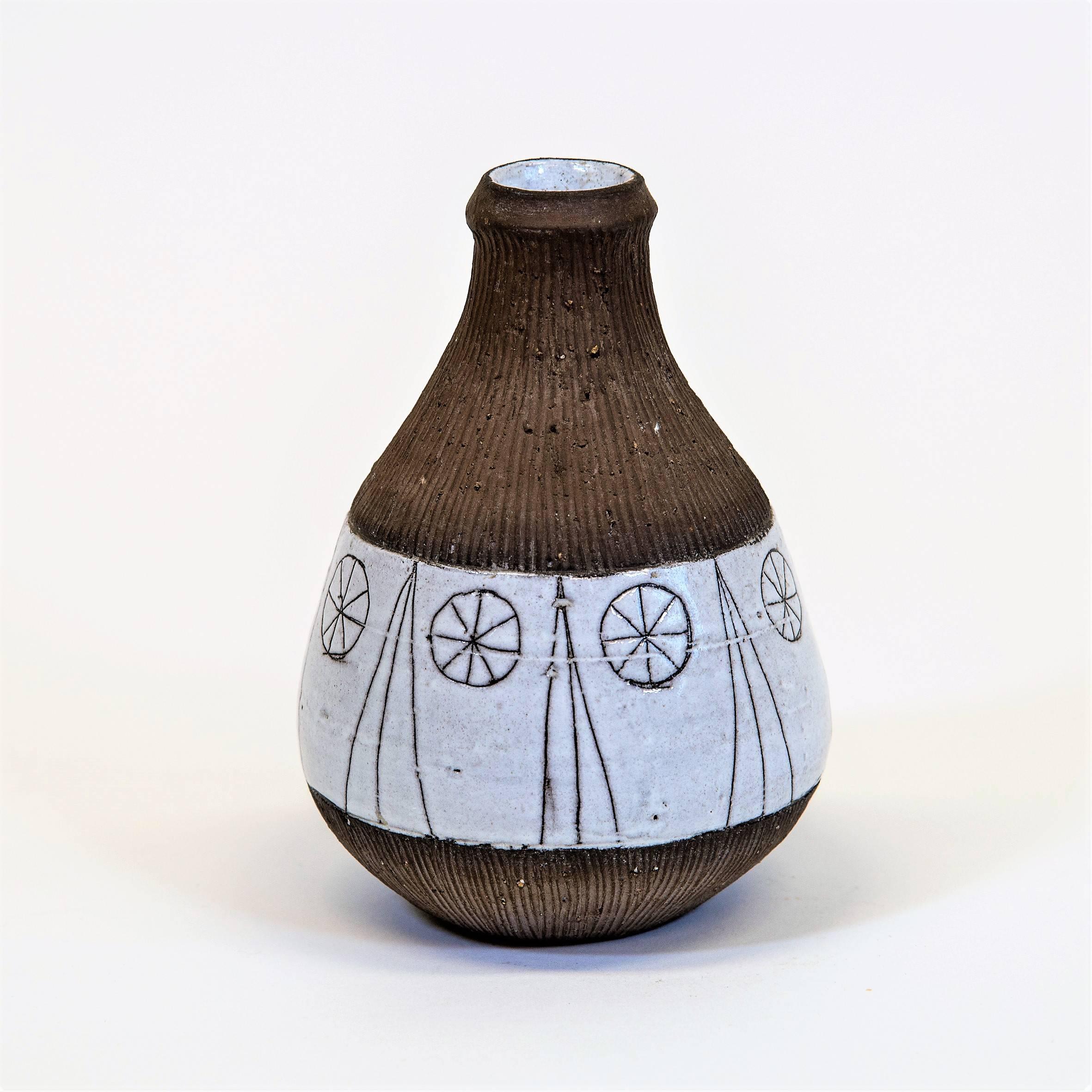 Norwegian Ceramic Vase with geometric Decor H: 14 cm, Rolf Hansen-Norway
