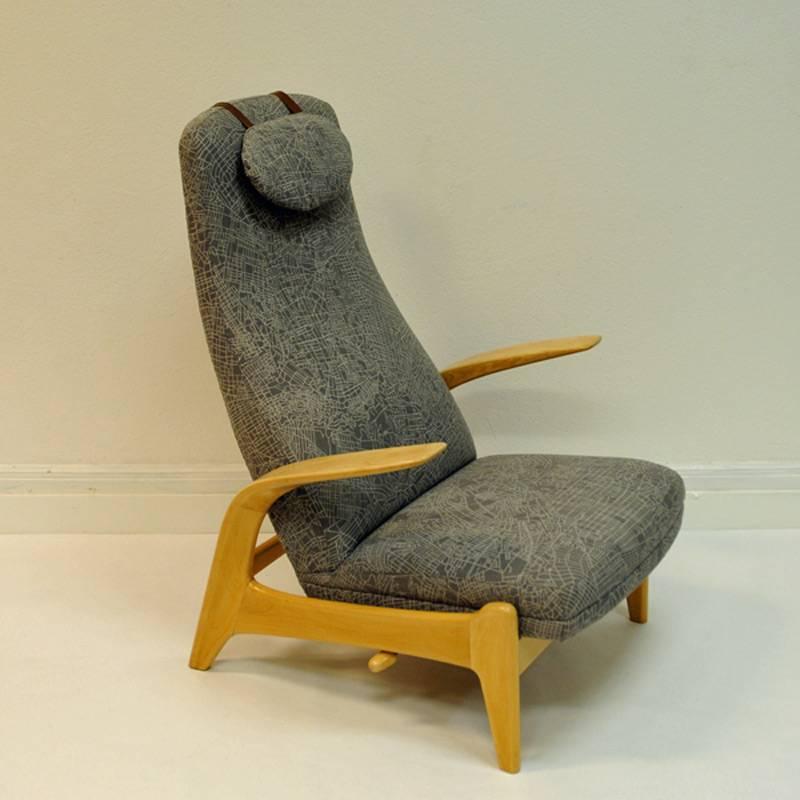 Rock 'n rest easy chair or resting chair designed by Rastad & Relling Tegnekontorer for Bra Bohag DUX in the 1960s. New fabric named Metropolis designed by Claesson-Koivisto-Rune. The chair has an adjustable back. Labelled with DUX metal brand