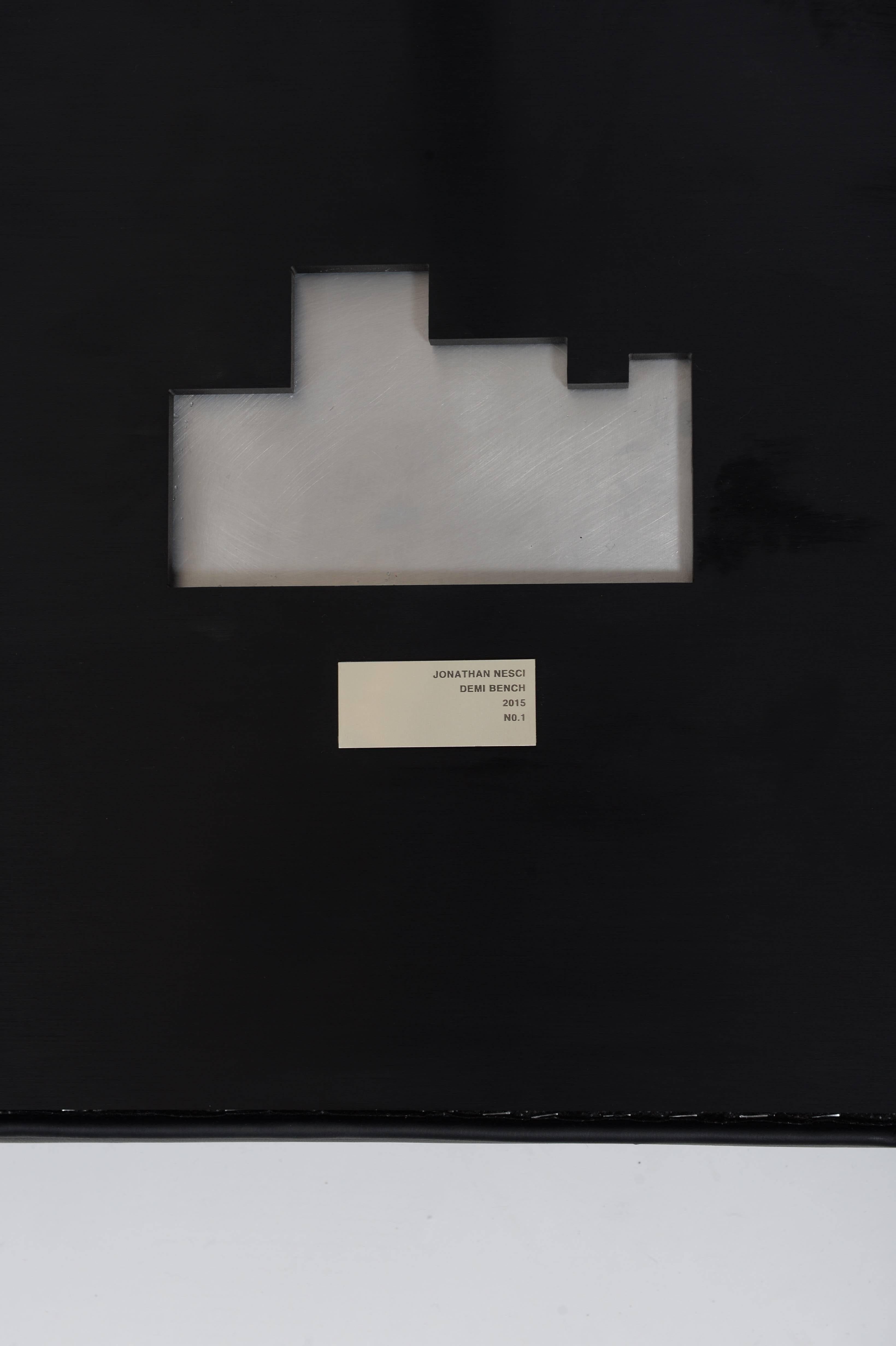 Demilune-Schminktischhocker aus gebürstetem und eloxiertem Aluminium, Leder von Jonathan Nesci (21. Jahrhundert und zeitgenössisch) im Angebot
