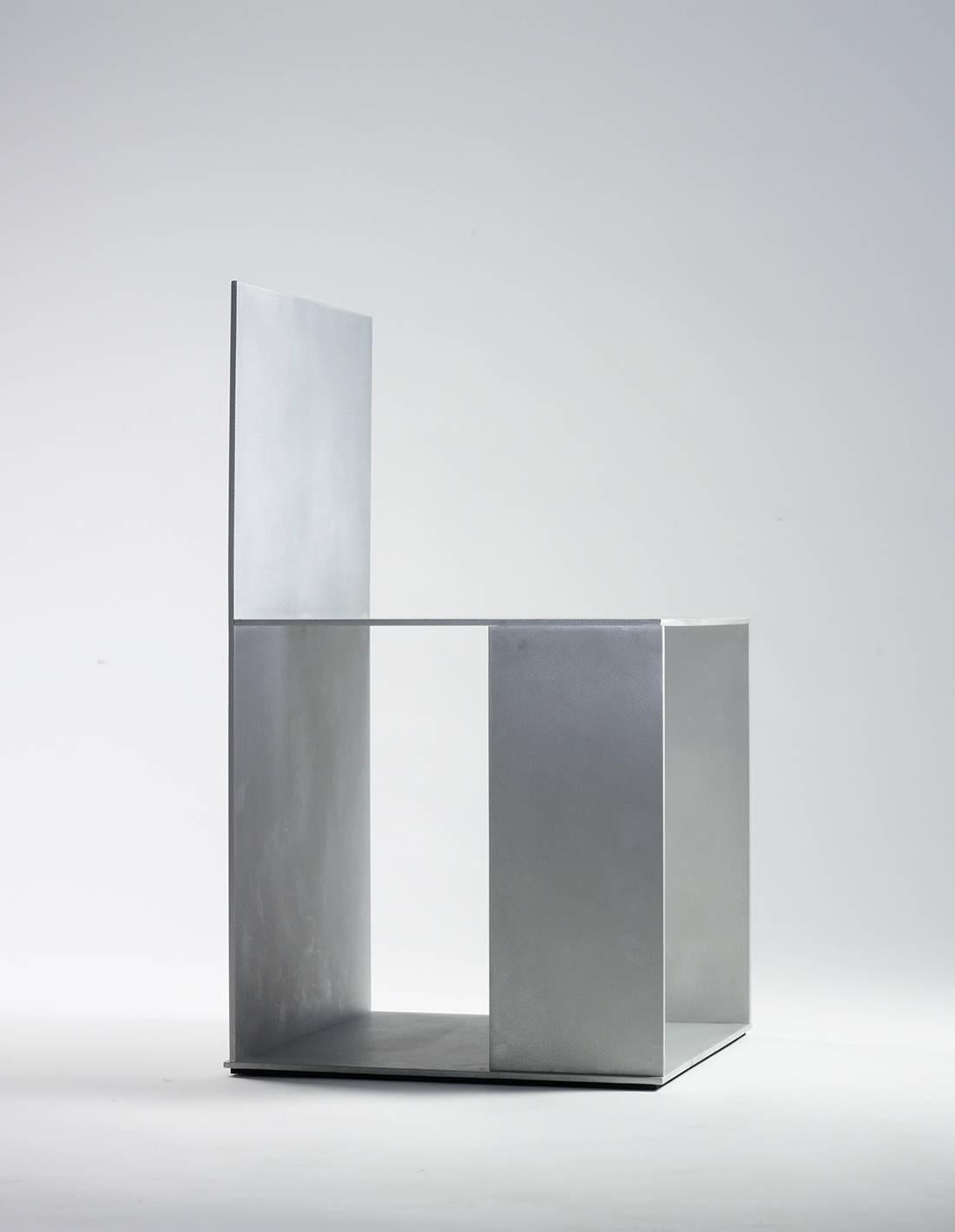 Hall Beistellstuhl aus gewachstem und poliertem Aluminiumblech von Jonathan Nesci (Poliert) im Angebot