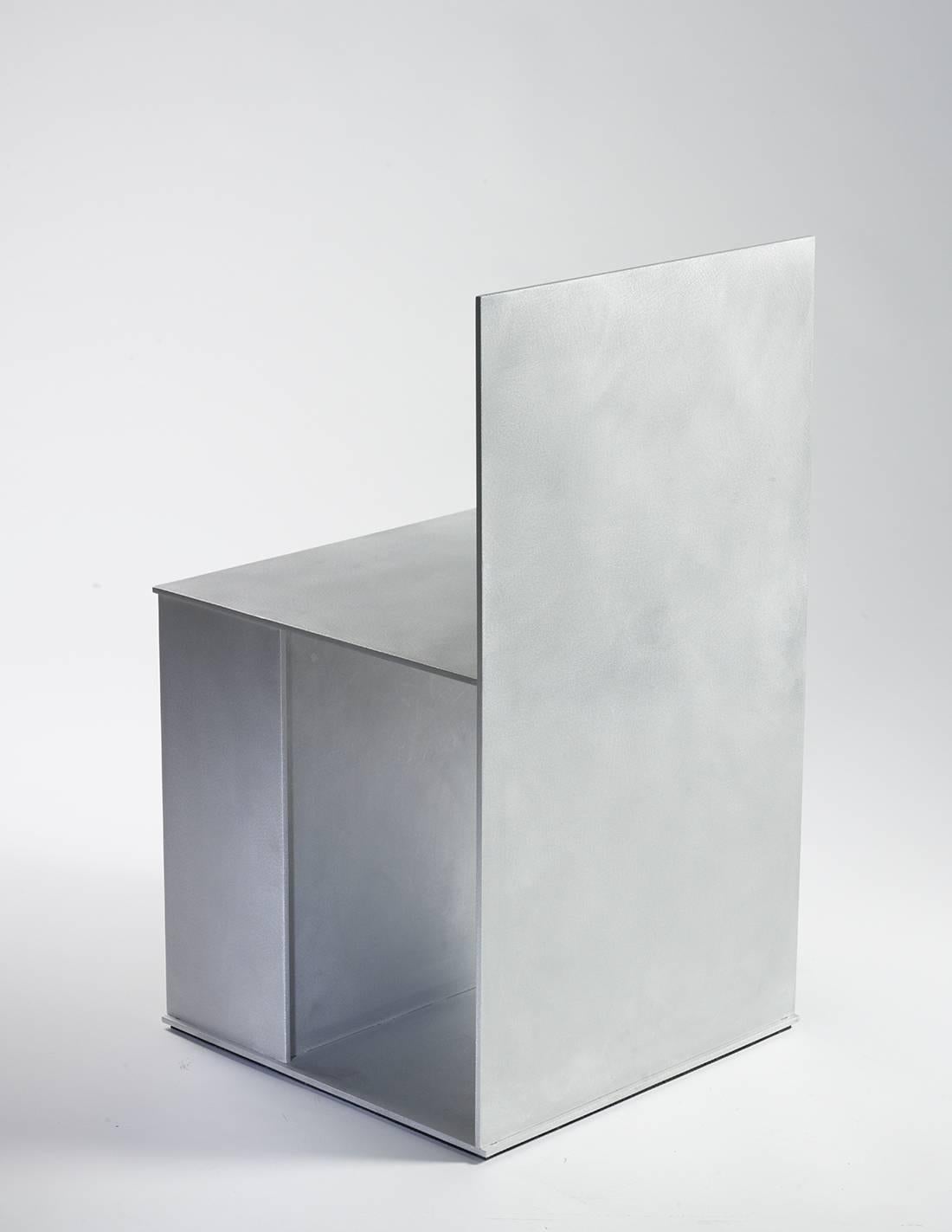 Minimaliste Chaise d'appoint Hall en plaque d'aluminium ciré et poli de Jonathan Nesci en vente