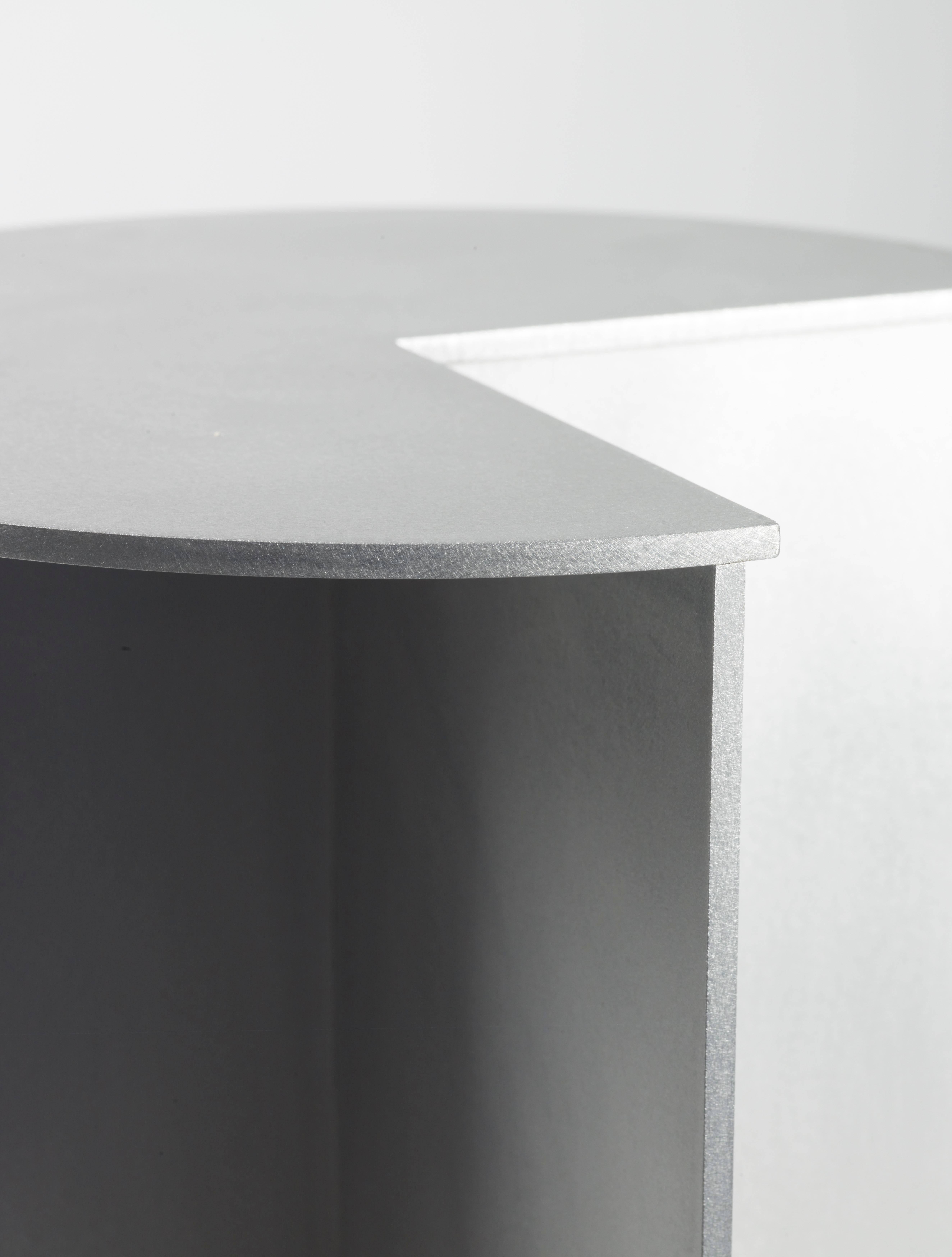 Américain Table d'appoint 3 quarts en plaque d'aluminium ciré de Jonathan Nesci en vente