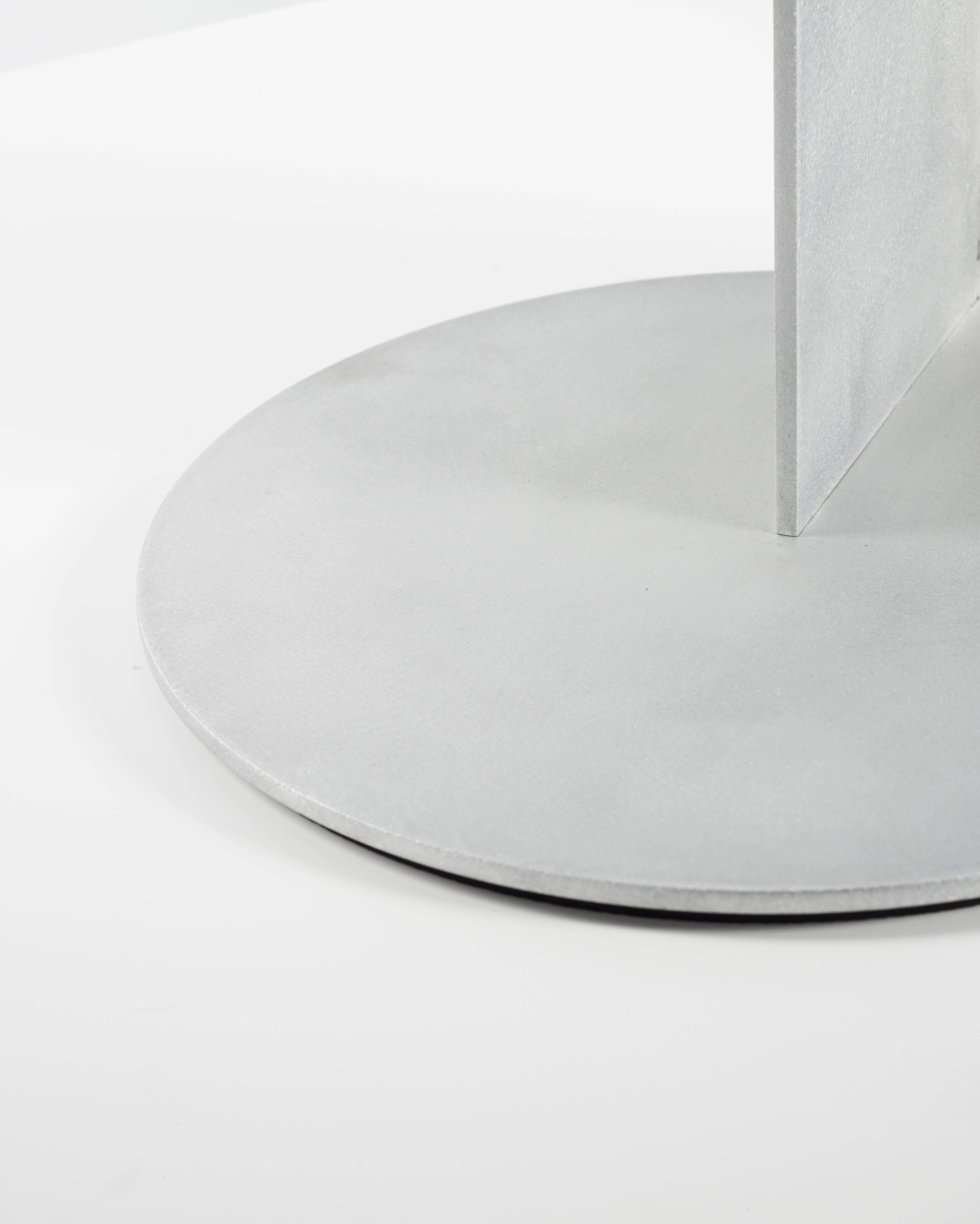 Autre Table à étages en plaque d'aluminium ciré et poli de Jonathan Nesci en vente