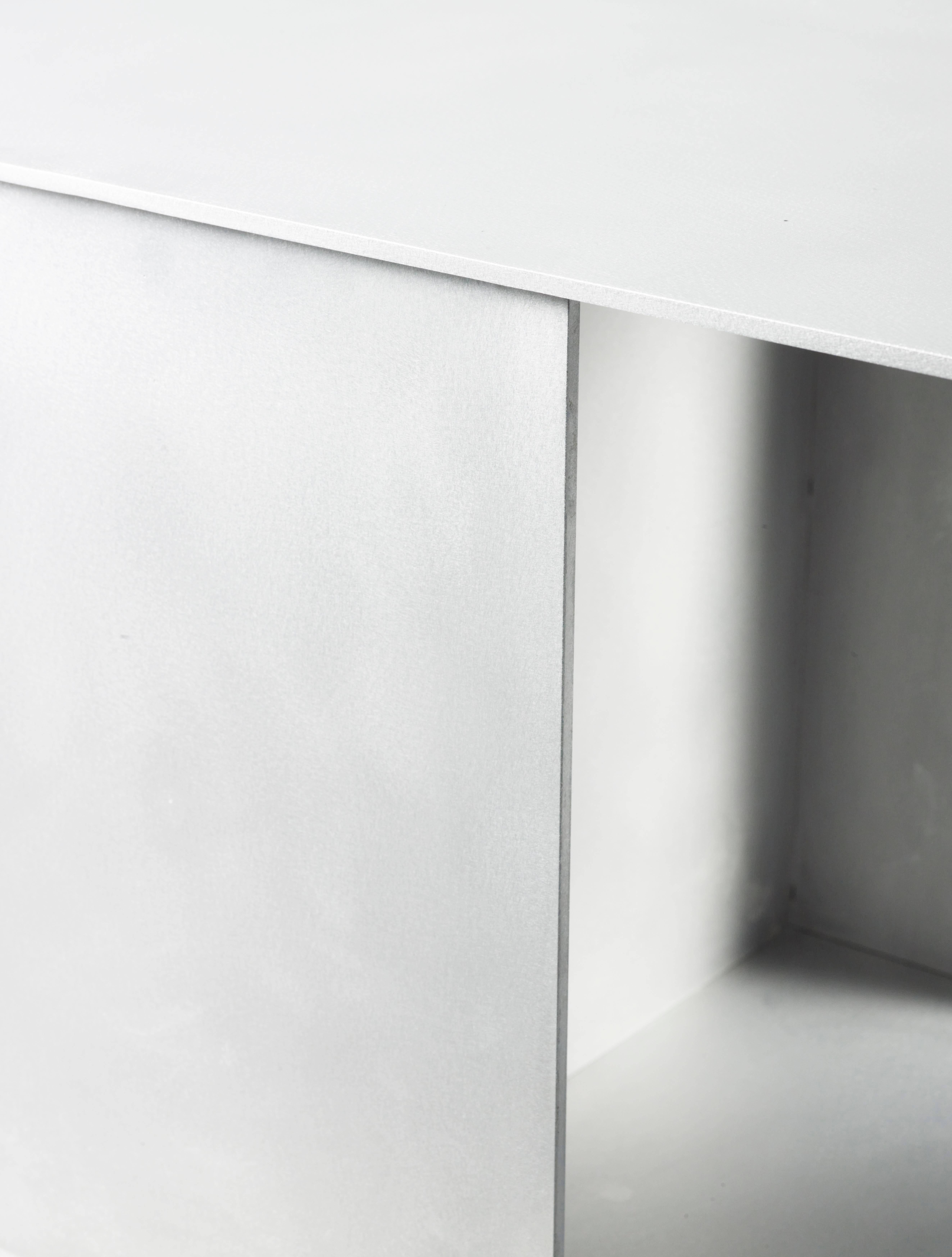 Américain Table Ratio en plaque d'aluminium ciré et polie de Jonathan Nesci en vente