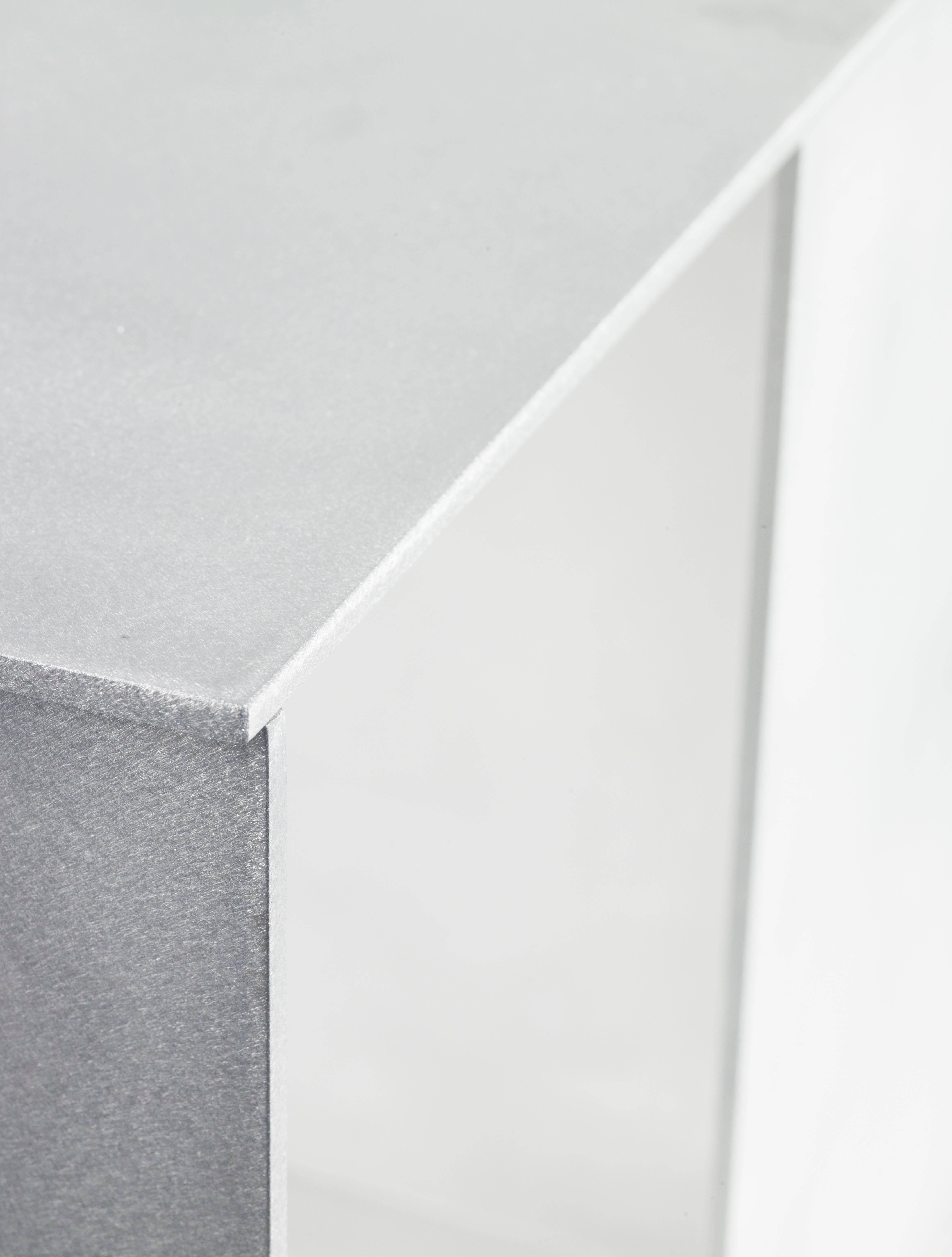 Autre Table Ratio en plaque d'aluminium ciré et polie de Jonathan Nesci en vente