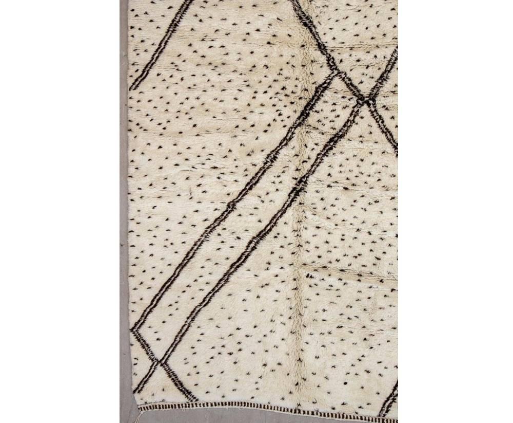 A very rare extra large size Beni Ourain rug. Fantastic leopard design with cross hatch lines. Originating from the high Atlas region on Morocco woven by Berber tribes.

Measure: 13'7; x 16'11; (415 x 515 cm). 

Weight: 150+ lbs.
 