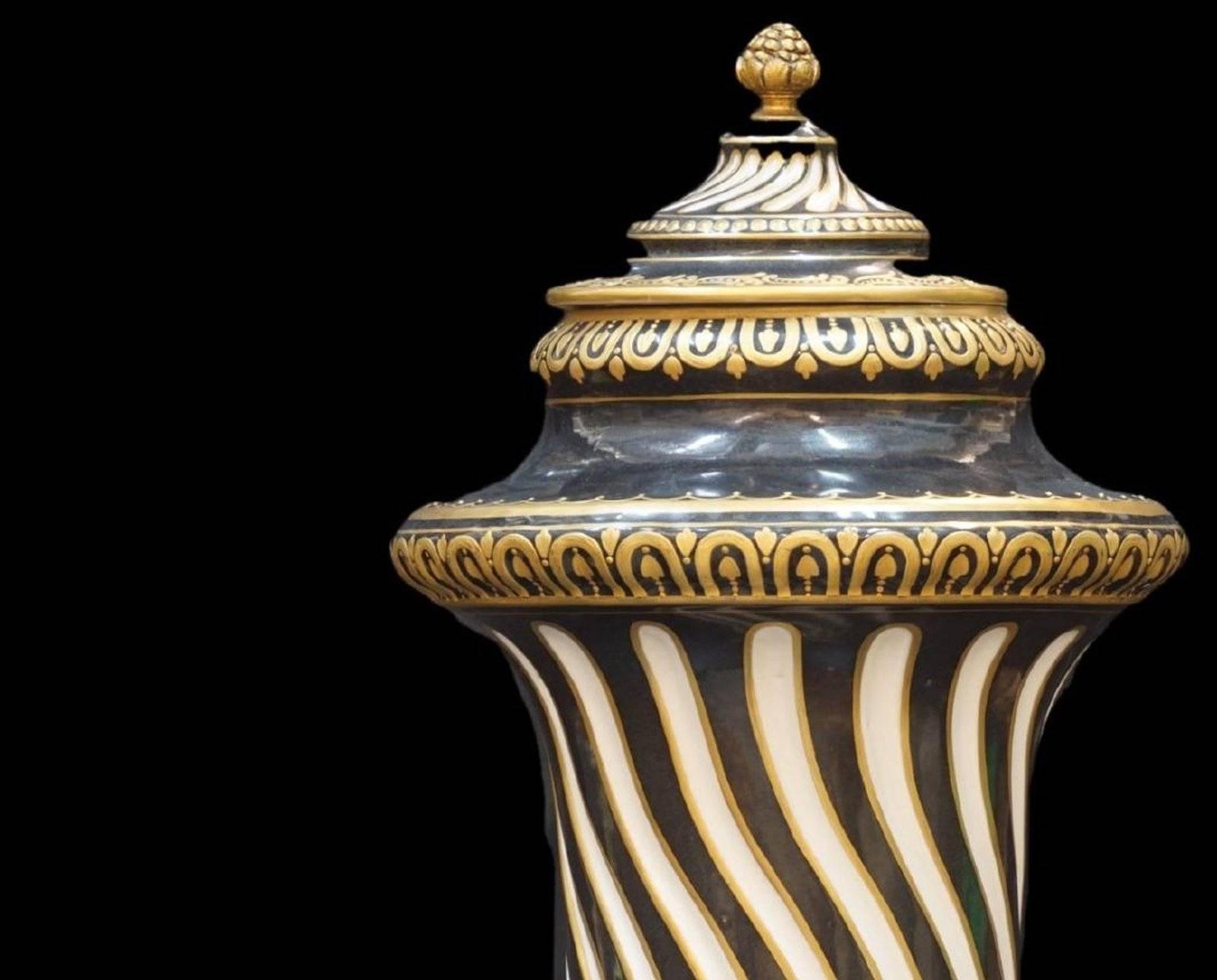 Lidded French jar, made of hard paste porcelain and hand-painted gold, black and white. Signed on the bottom 
