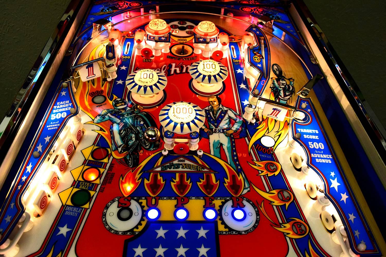 North American Bally Evel Knievel, Vintage Pinball Machine 1977, High-End Restoration For Sale