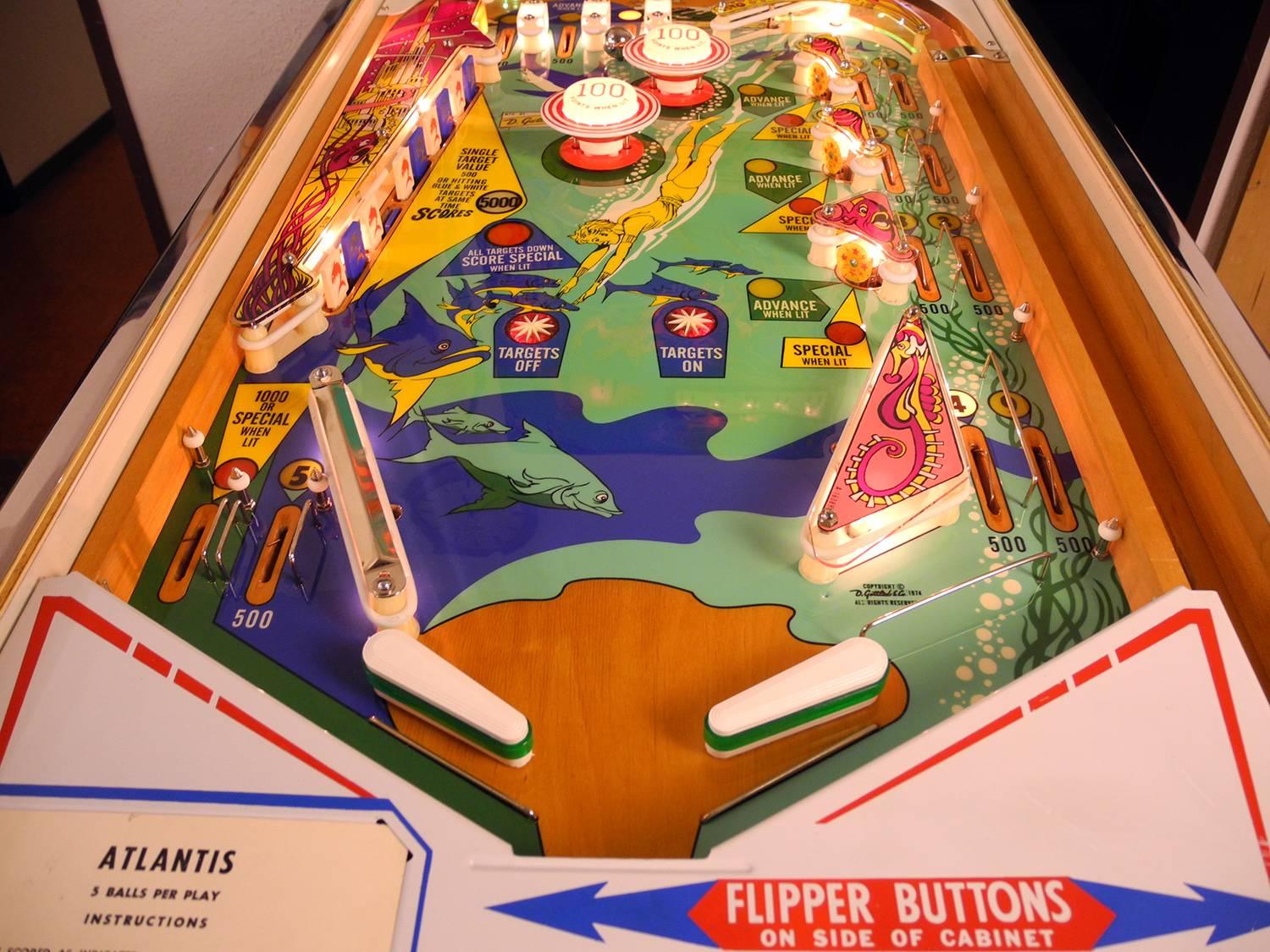 Gottlieb Atlantis, Vintage Pinball Machine 1975, High-End Restored In Excellent Condition For Sale In Saarbruecken, DE