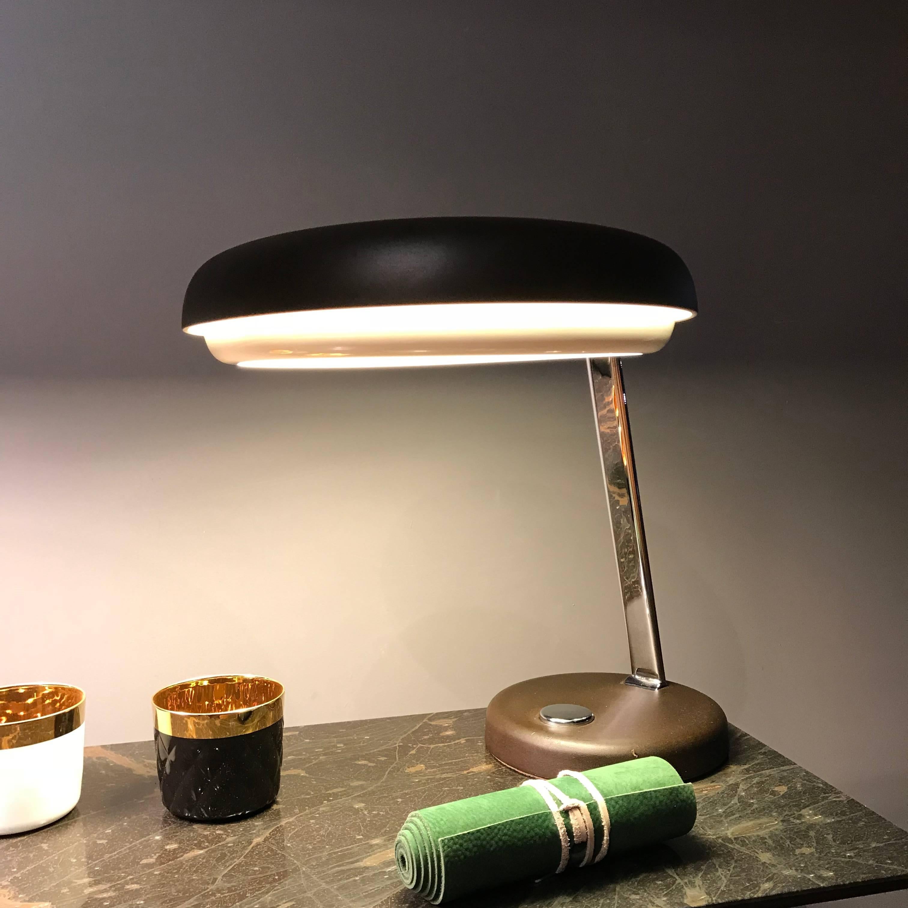 Hillebrand UFO Tisch-Schreibtischlampe aus der Jahrhundertmitte, 1960er Jahre, Deutschland (Stahl) im Angebot