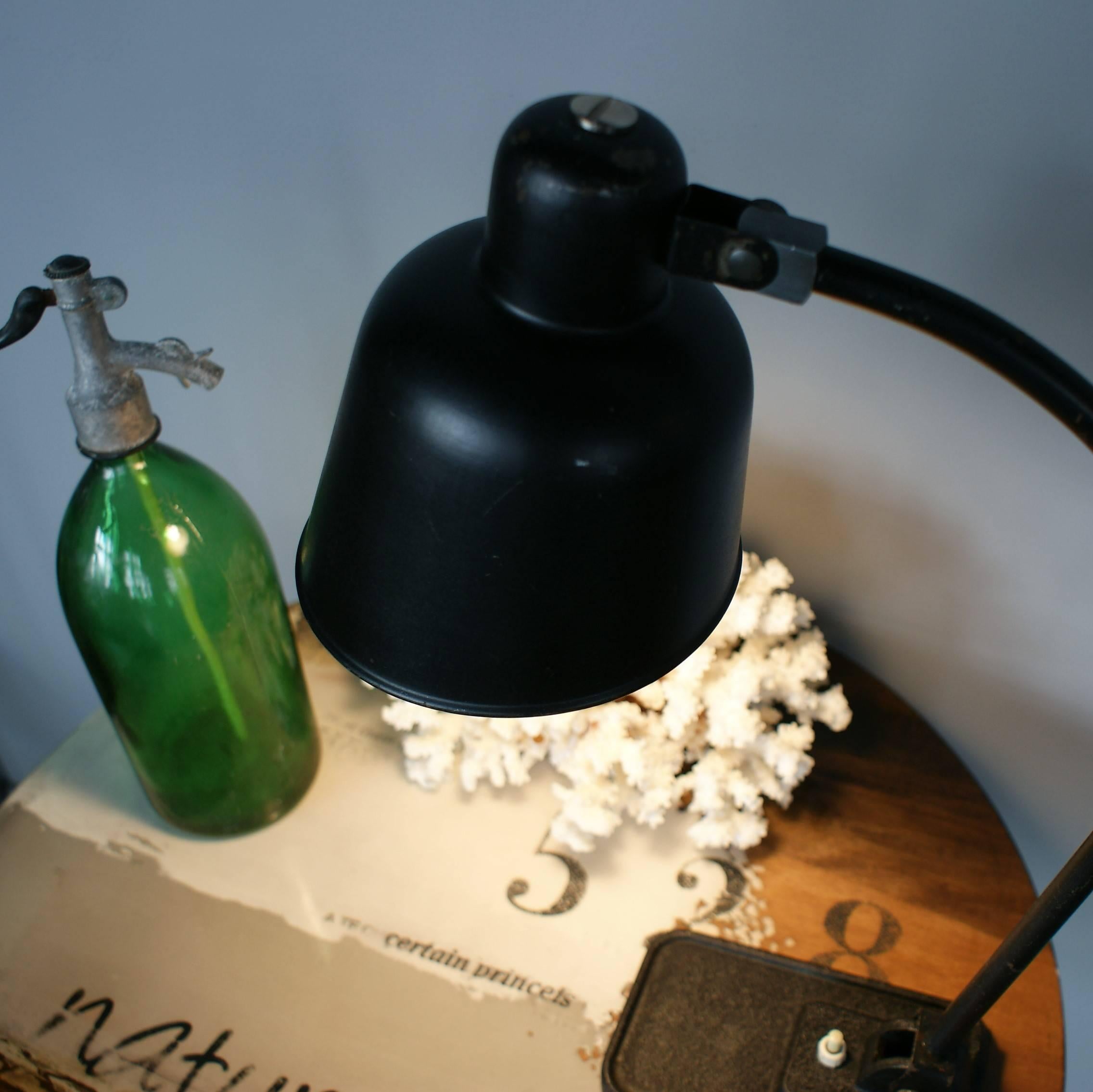 Christian Dell Black Lacquered Bauhaus Table Lamp, 1930s Germany In Good Condition For Sale In Biebergemund, Hessen