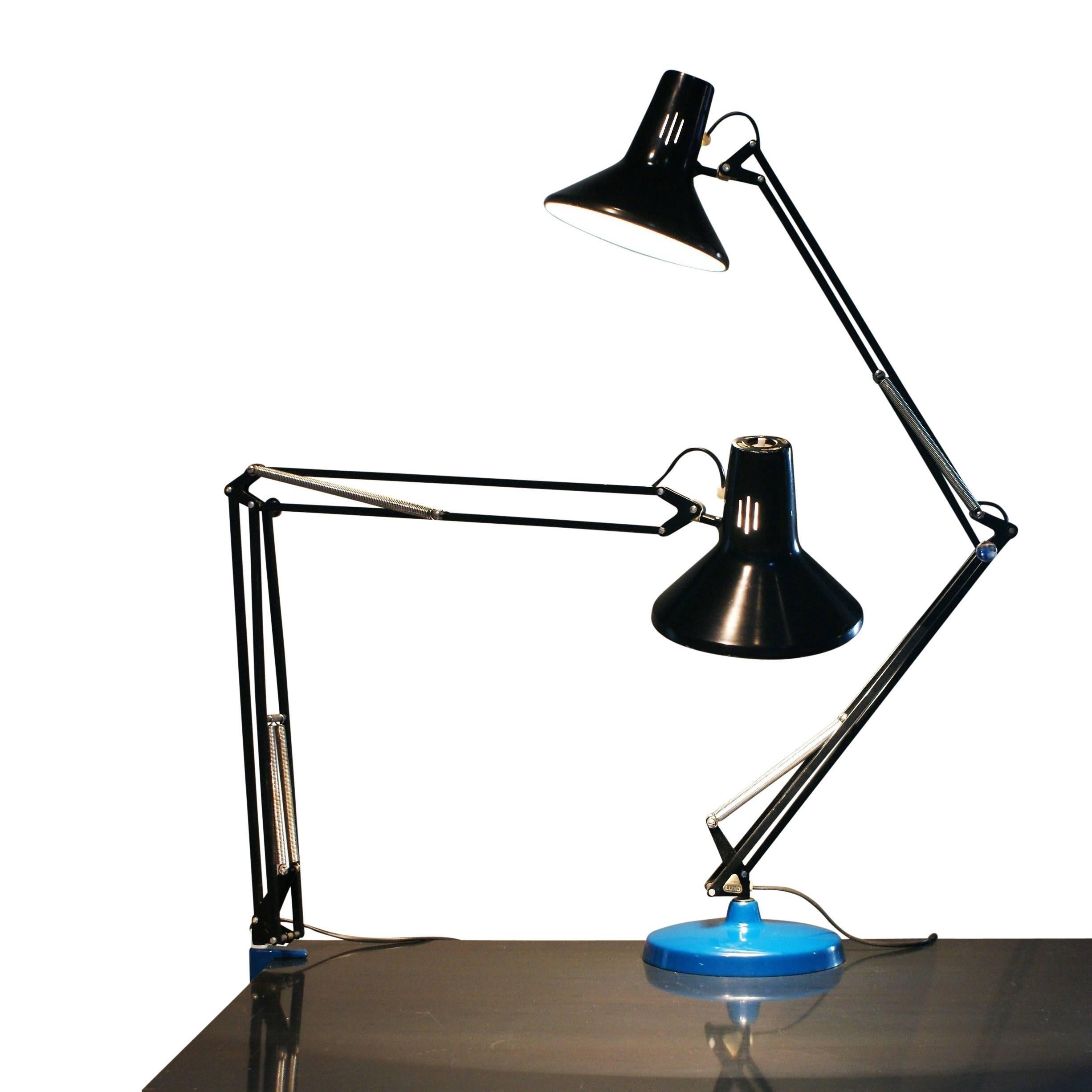 An iconic L-1P vintage Luxo architect's lamp. Great industrial design with clean modern lines in a classic black color - looks great on a desk. Made by the Luxo lighting company in Norway. The L-1 was designed by Jac Jacobsen in 1937.

Design