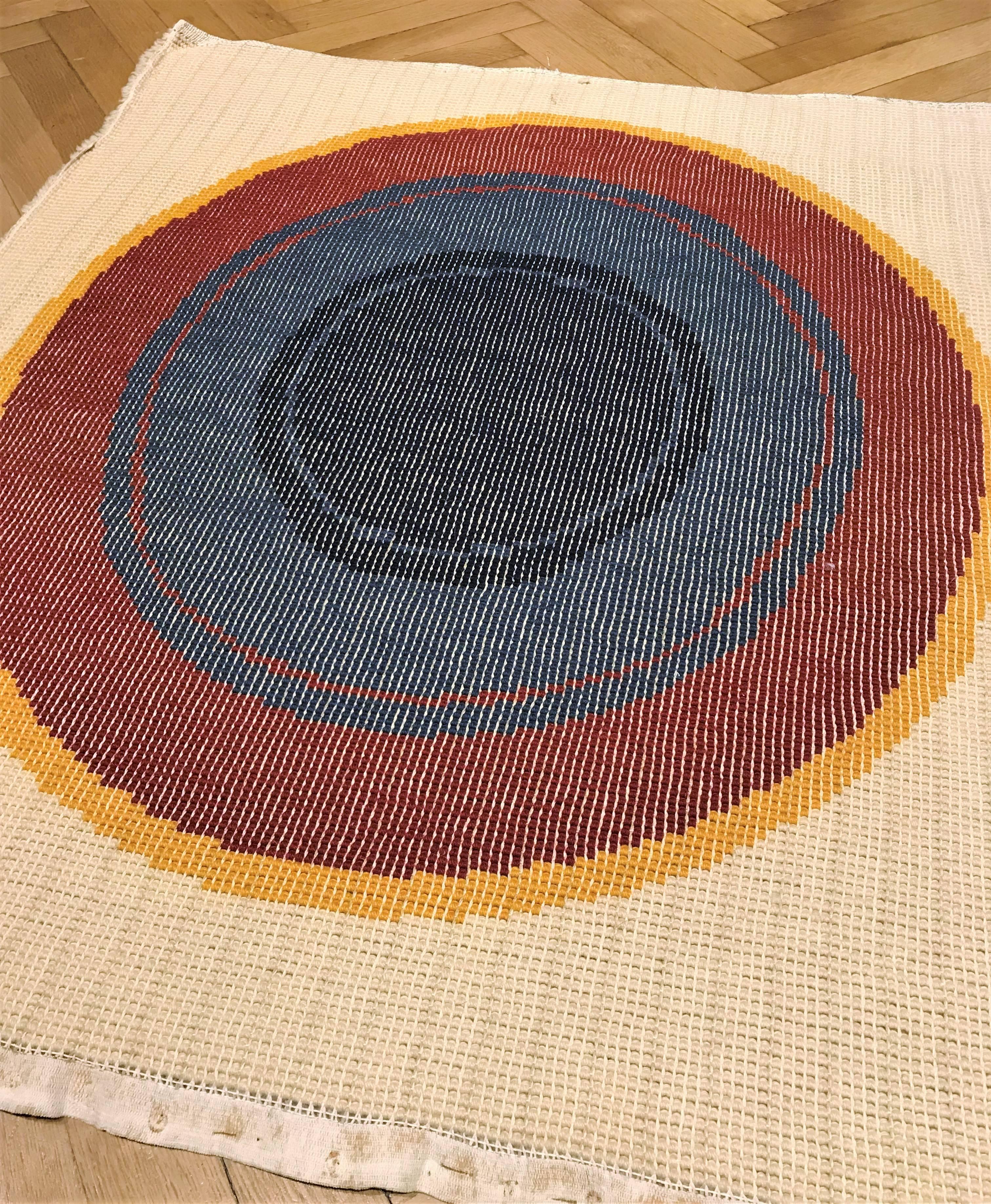 Autrichien Tapis mural en laine fine fait à la main « Target » d'après Kenneth Noland, Autriche, années 1970 en vente