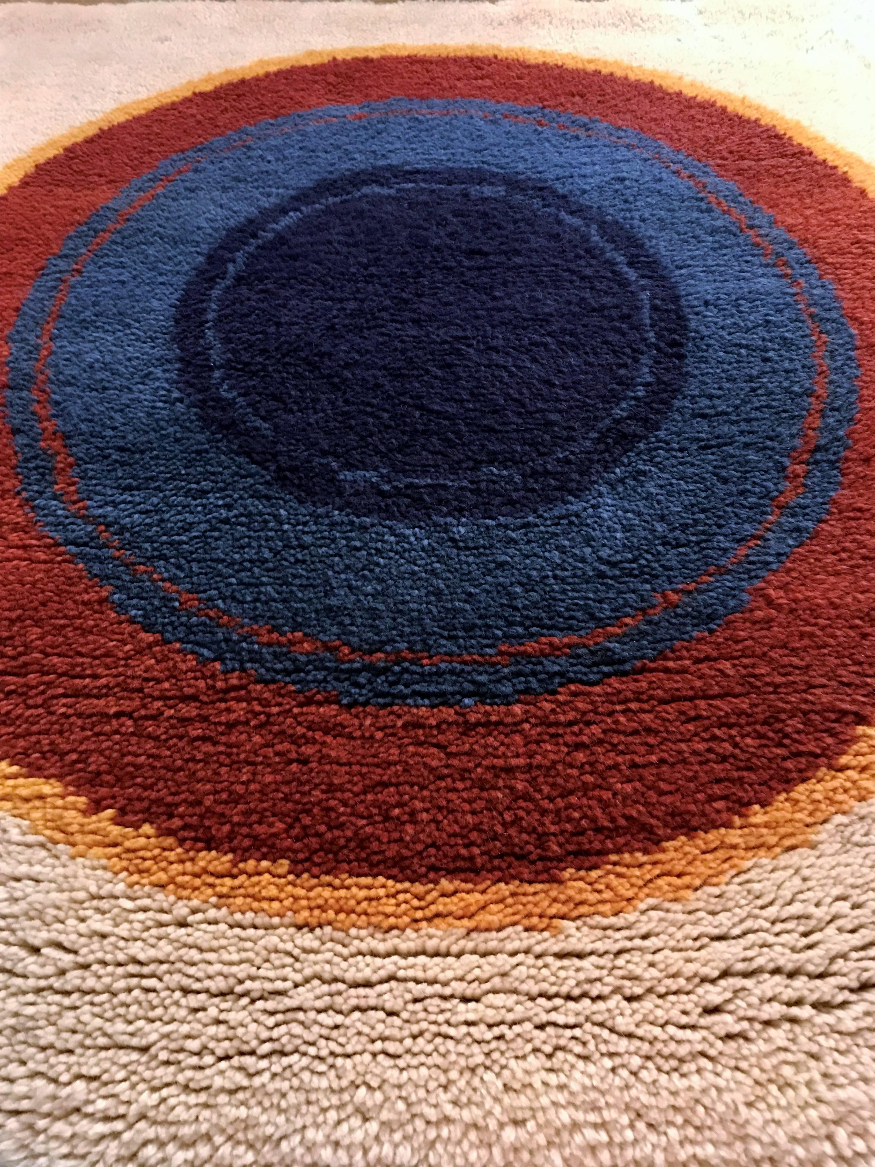 Mid-Century Modern Tapis mural en laine fine fait à la main « Target » d'après Kenneth Noland, Autriche, années 1970 en vente