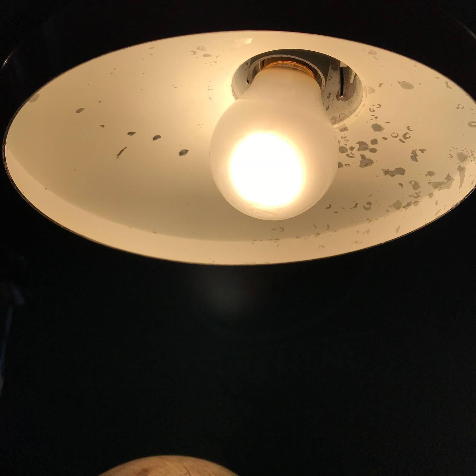 Fase Madrid Bordeauxrote Chrom-Schreibtischlampe, 1960er Jahre, Spanien (Metallarbeit) im Angebot