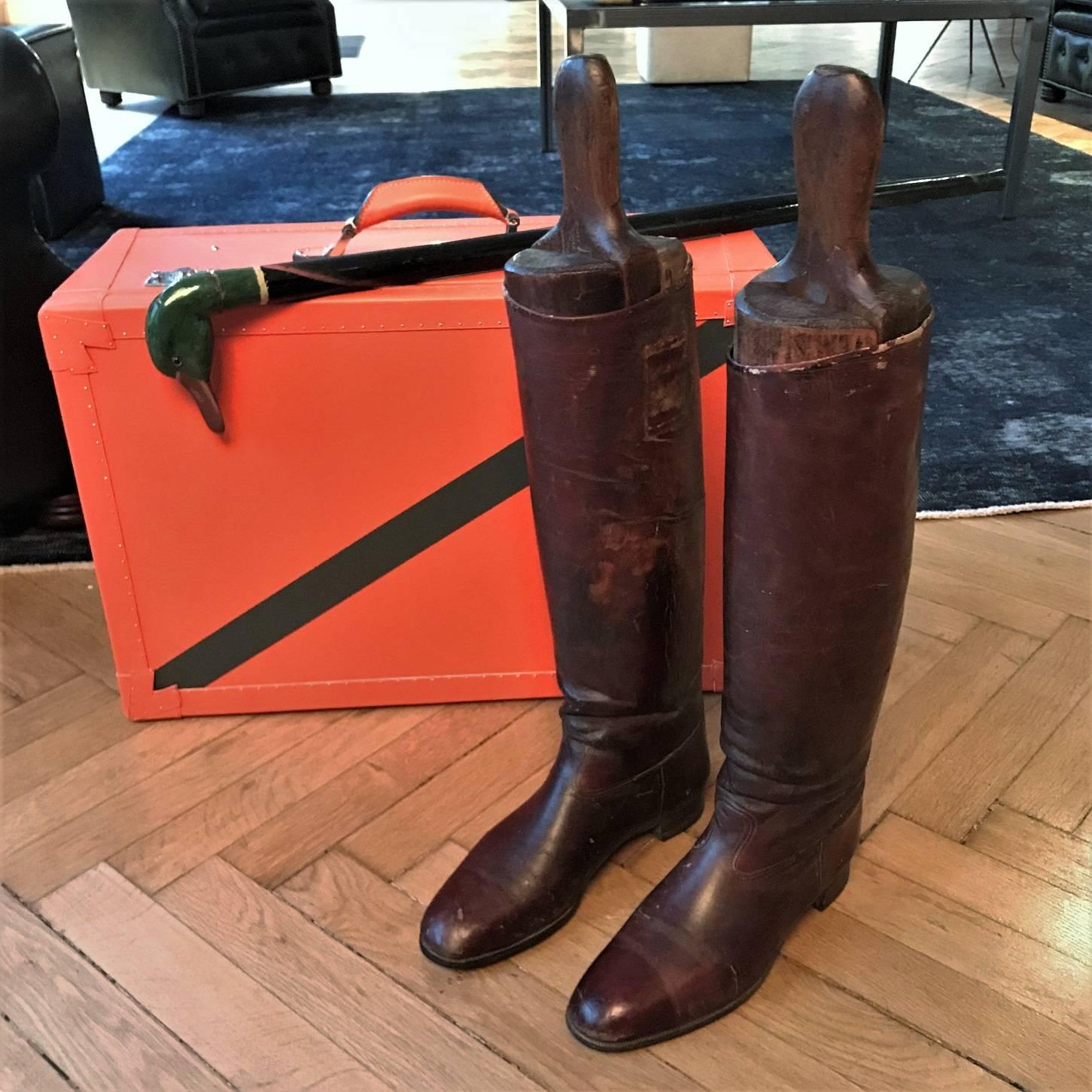 Bottes d'équitation anciennes en cuir Brown avec arbres, 1890 Autriche Bon état - En vente à Biebergemund, Hessen