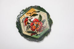 Medaillon aus glasiertem Steingut mit phantastischen Tieren von Jérôme Galvin.