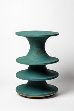 Tabouret ou table en grès émaillé vert, par Mart Schrijvers, 2026.