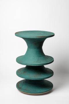 Tabouret ou table en grès émaillé vert, par Mart Schrijvers, 2026.