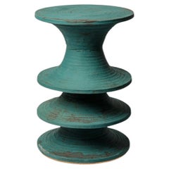 Tabouret ou table en grès émaillé vert, par Mart Schrijvers, 2026.