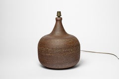 Lampe de table en céramique émaillée, signée Jacques Pouchain, vers 1970.