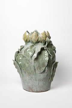 Vase aus Steingut mit Blattmuster-Glasur von Magali Wagner, 2026.