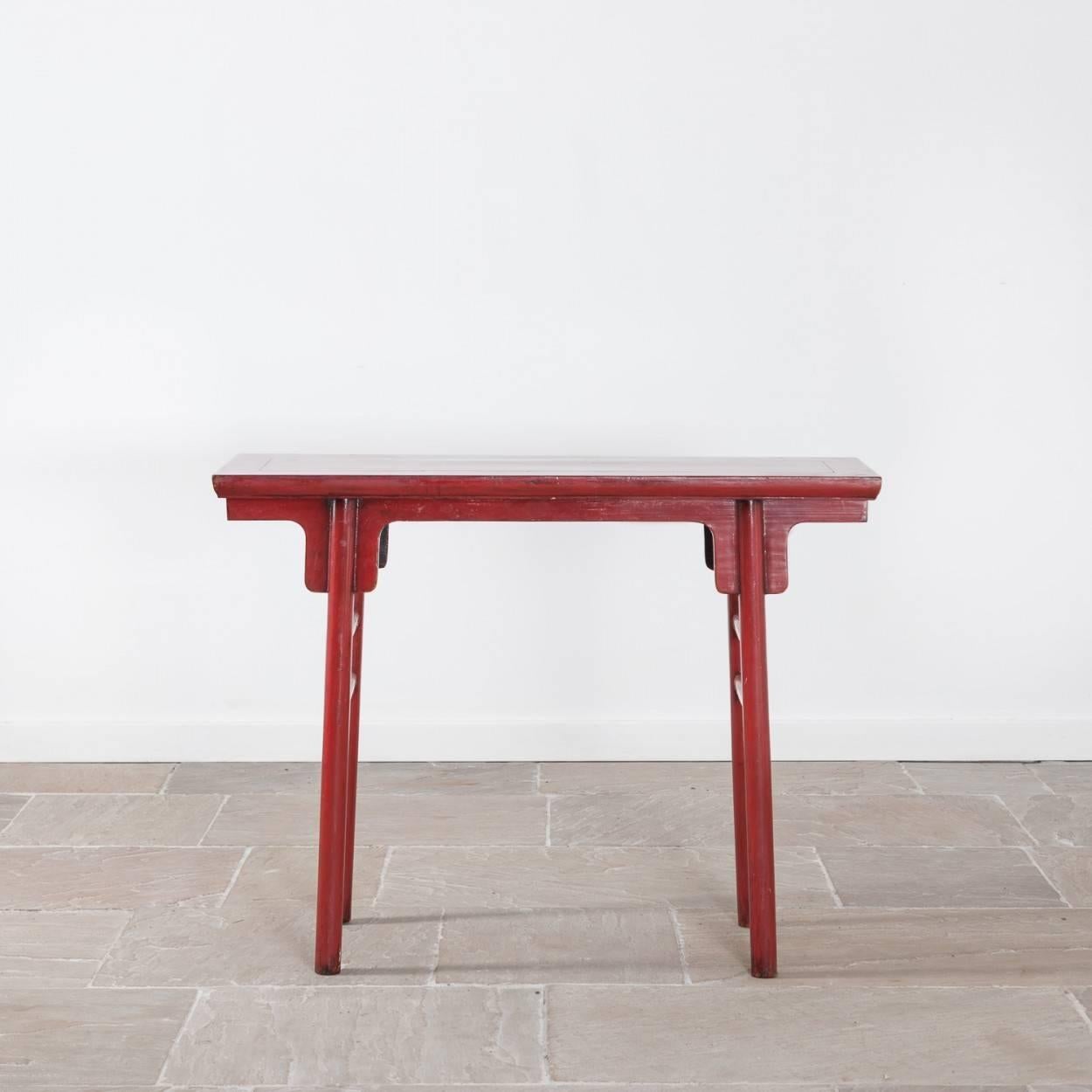 This is an early 20th century lacquered Chinese altar table which is a perfect size for a small console table.

It is in good overall condition with a few very small marks and scratches.

Measure: 84.5cm high, 110cm wide and 40cm deep.