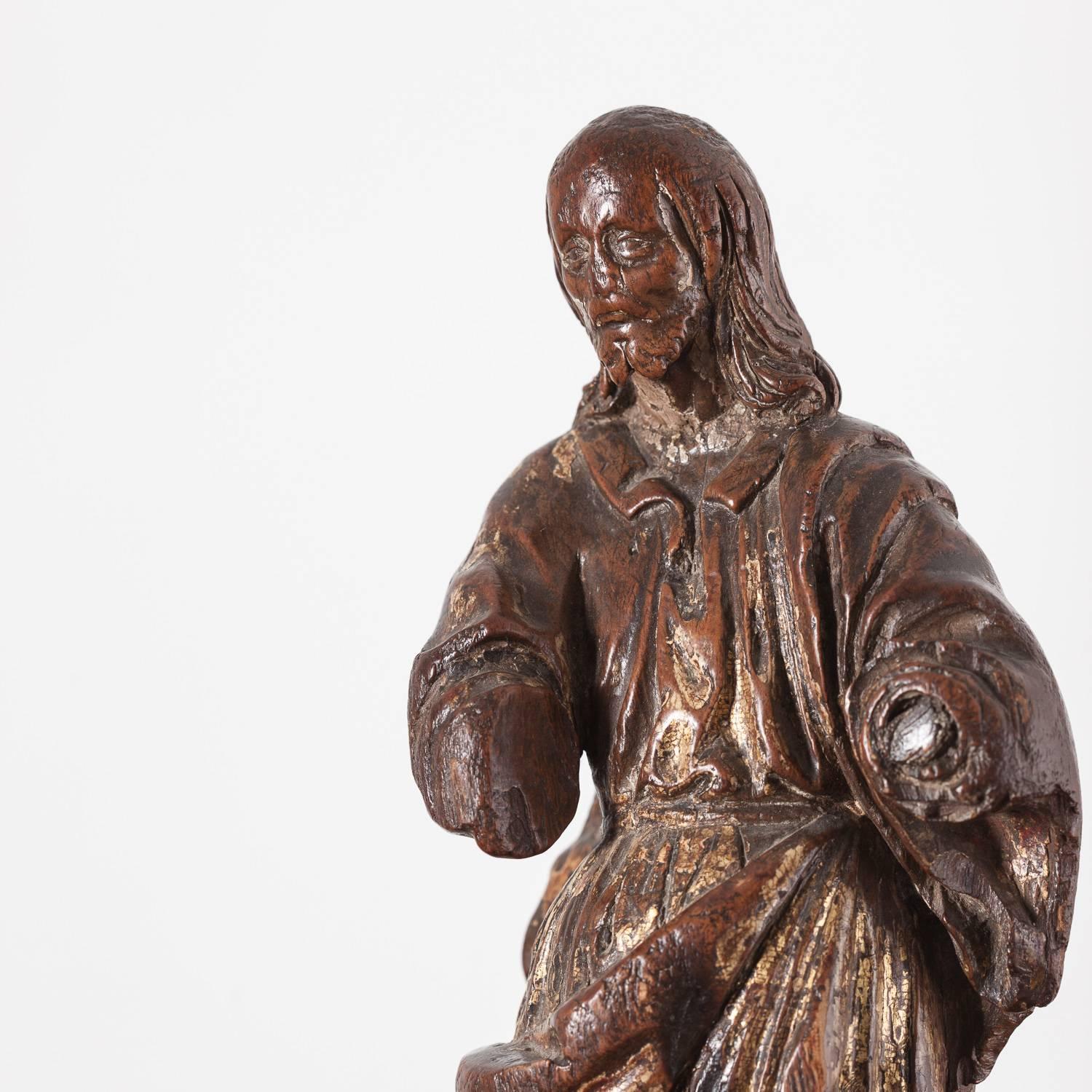 Extremely fine quality 17th century French carved and giltwood figure of Christ, mounted on a later base.

The figure measure 33cm high and 44cm high including the base.
