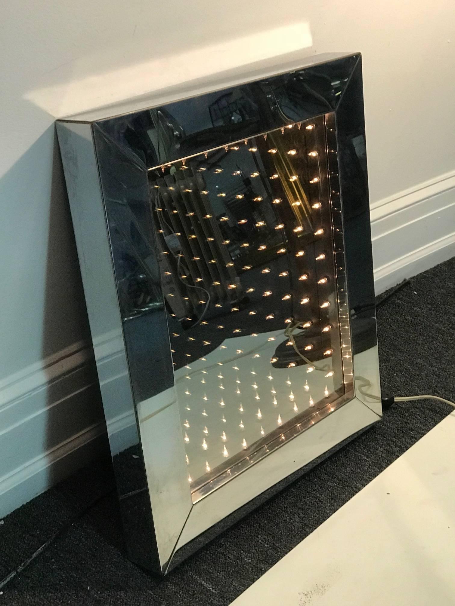 Great Modern 1970's Infinity Mirror In Good Condition For Sale In Allentown, PA