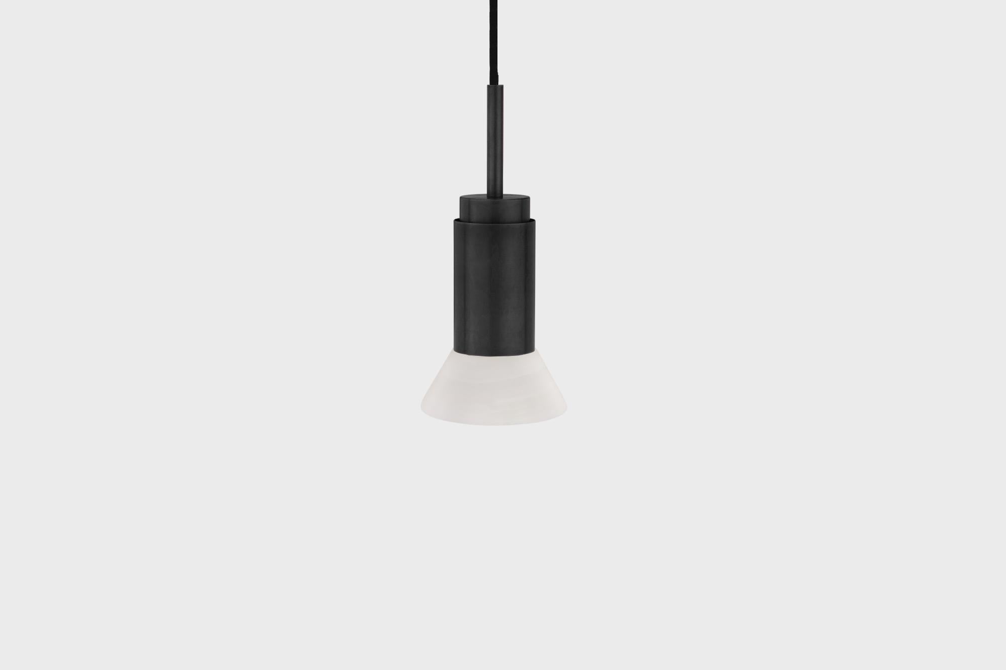 Moderne Lampe suspendue personnalisable 'Donya Spot' par Anour, Trapèze blanc, Acier noir en vente