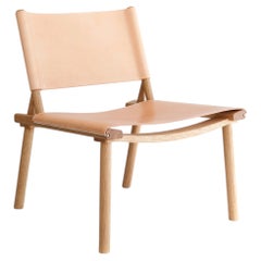 Silla «DECEMBER», de Jasper Morrison y Wataru Kumano, de roble y cuero color nude