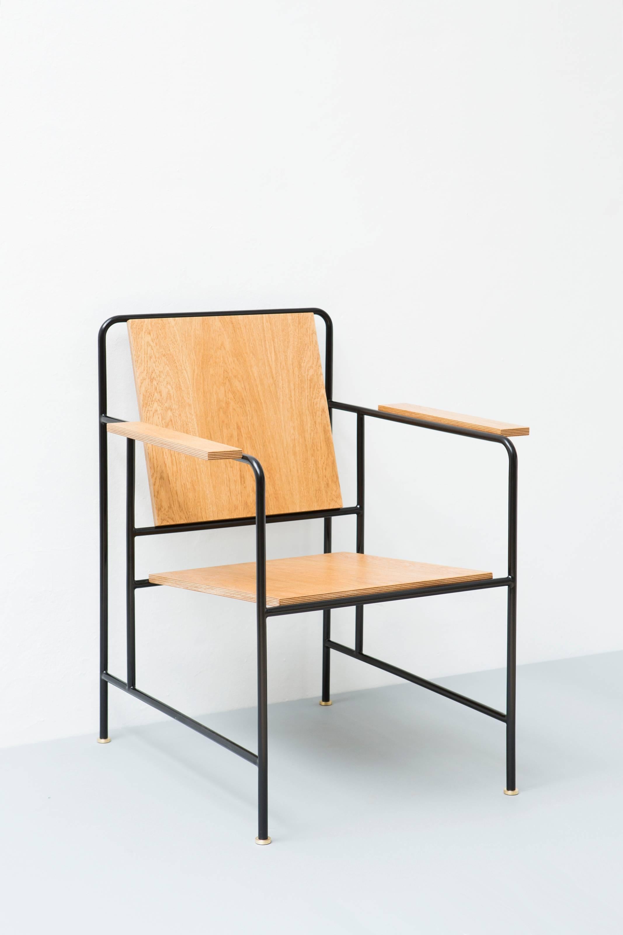 Sessel des russischen Designers Dmitry Samygin
Eichenfurnier und Metallrohr

Maße: 86 cm x 65 cm x 65 cm
(34 x 25,5 x 25,5 Zoll).

 