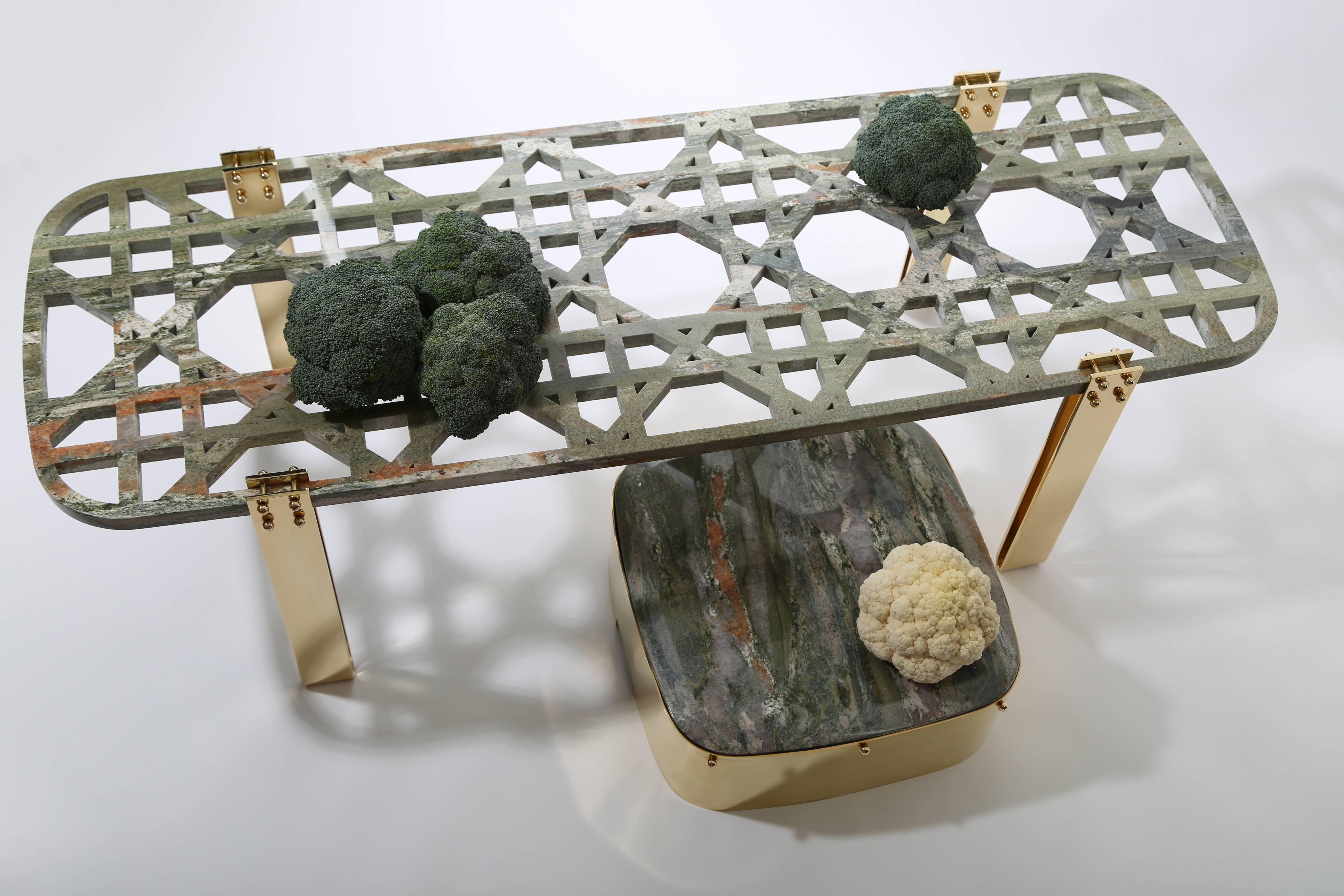 Libanais Table basse Everlastingreen en granit et laiton de Richard Yasmine en vente