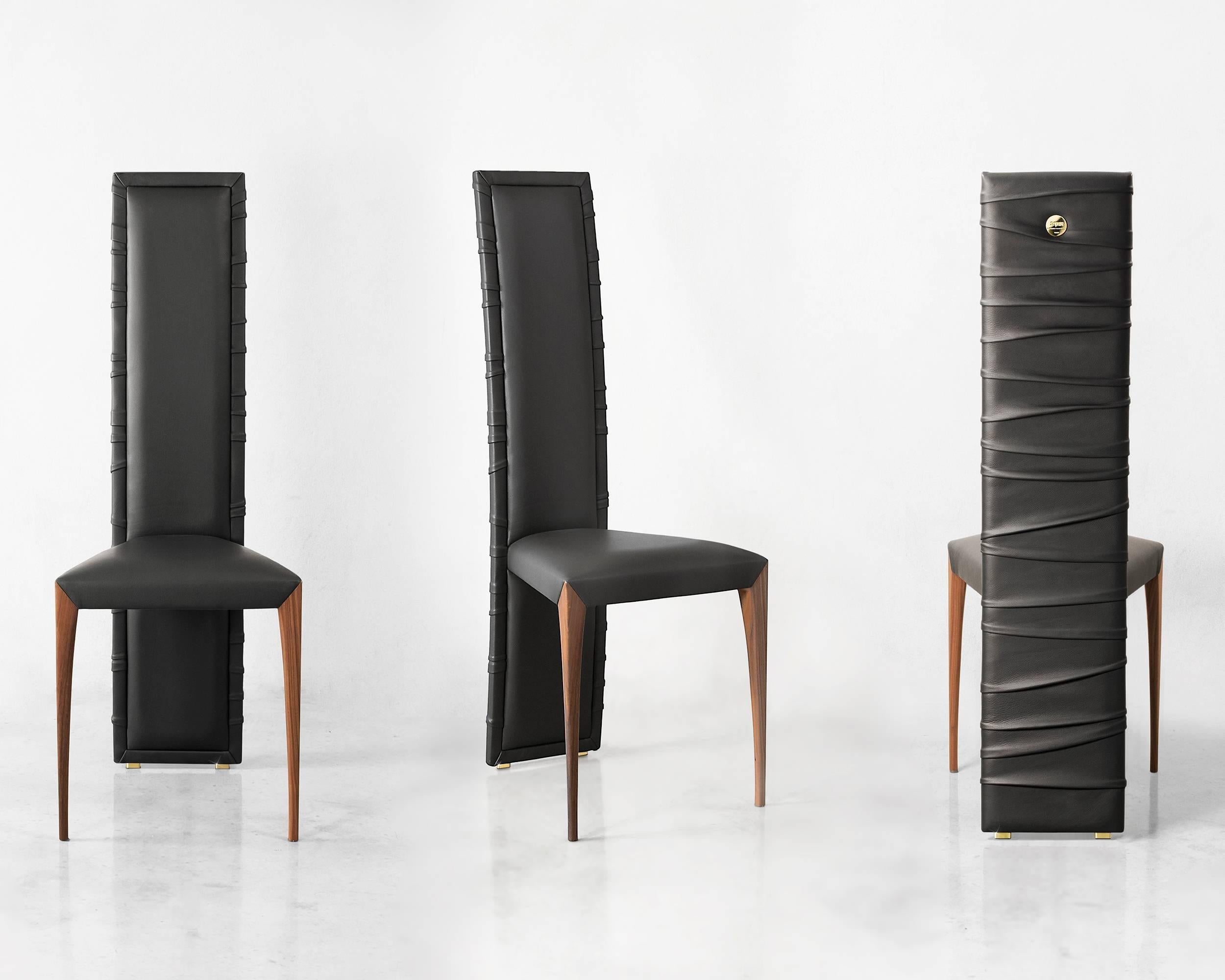 Sinuous folds envelop the elegant structure of Il Pezzo 7 Chair. Expertly upholstered in high- quality leather or velvet by master craftsmen, it boasts a rich, soft backrest, wrapped in its graceful folds. The seat features a solid wood base with a