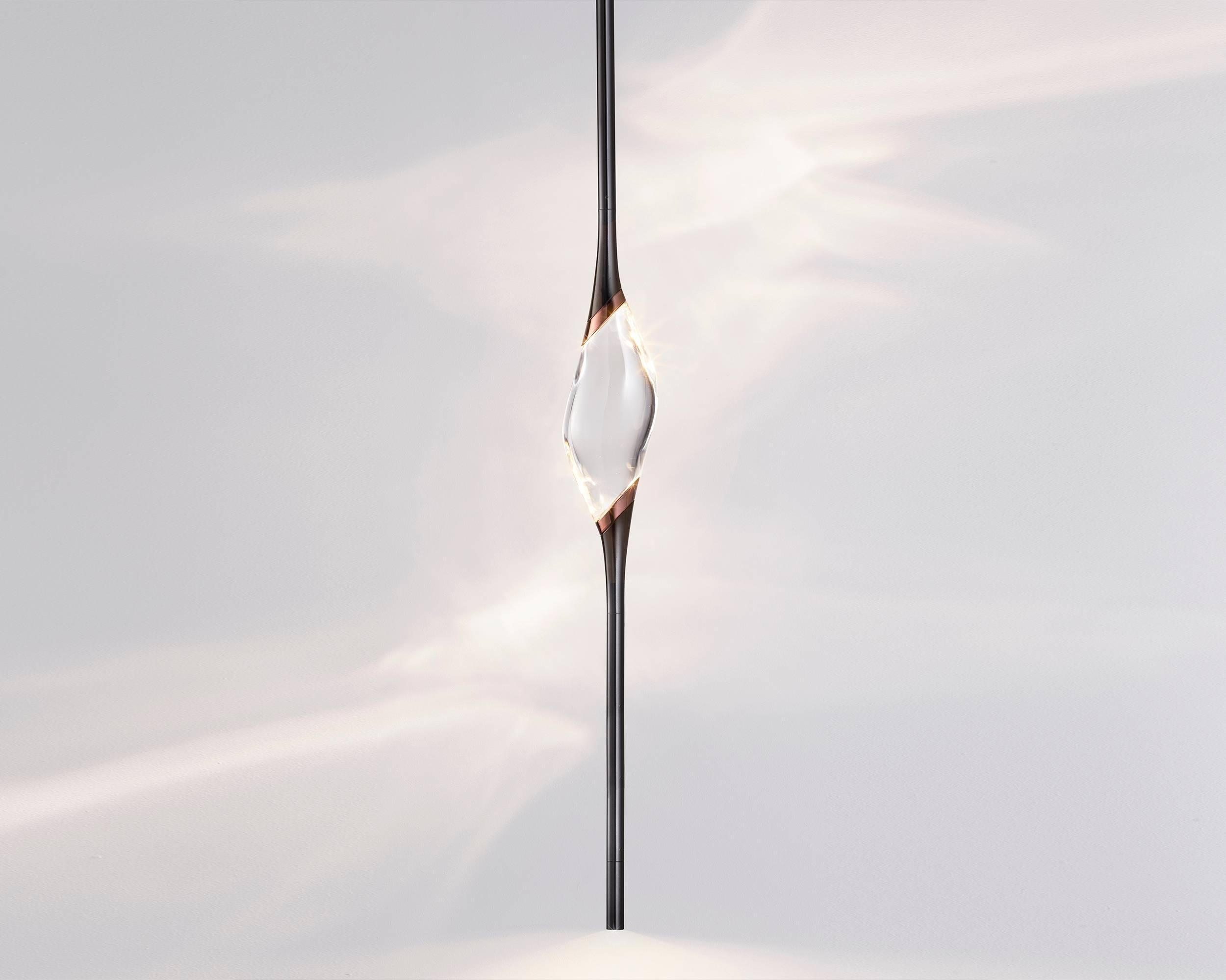 Il Pezzo 12 is a female figure suspended in the air, carrying in her womb the light. It’s nimble, refined, addictive. The solid crystal, illuminated by LEDs, creates suggestive refractions and it’s suspended between brass stems finished in