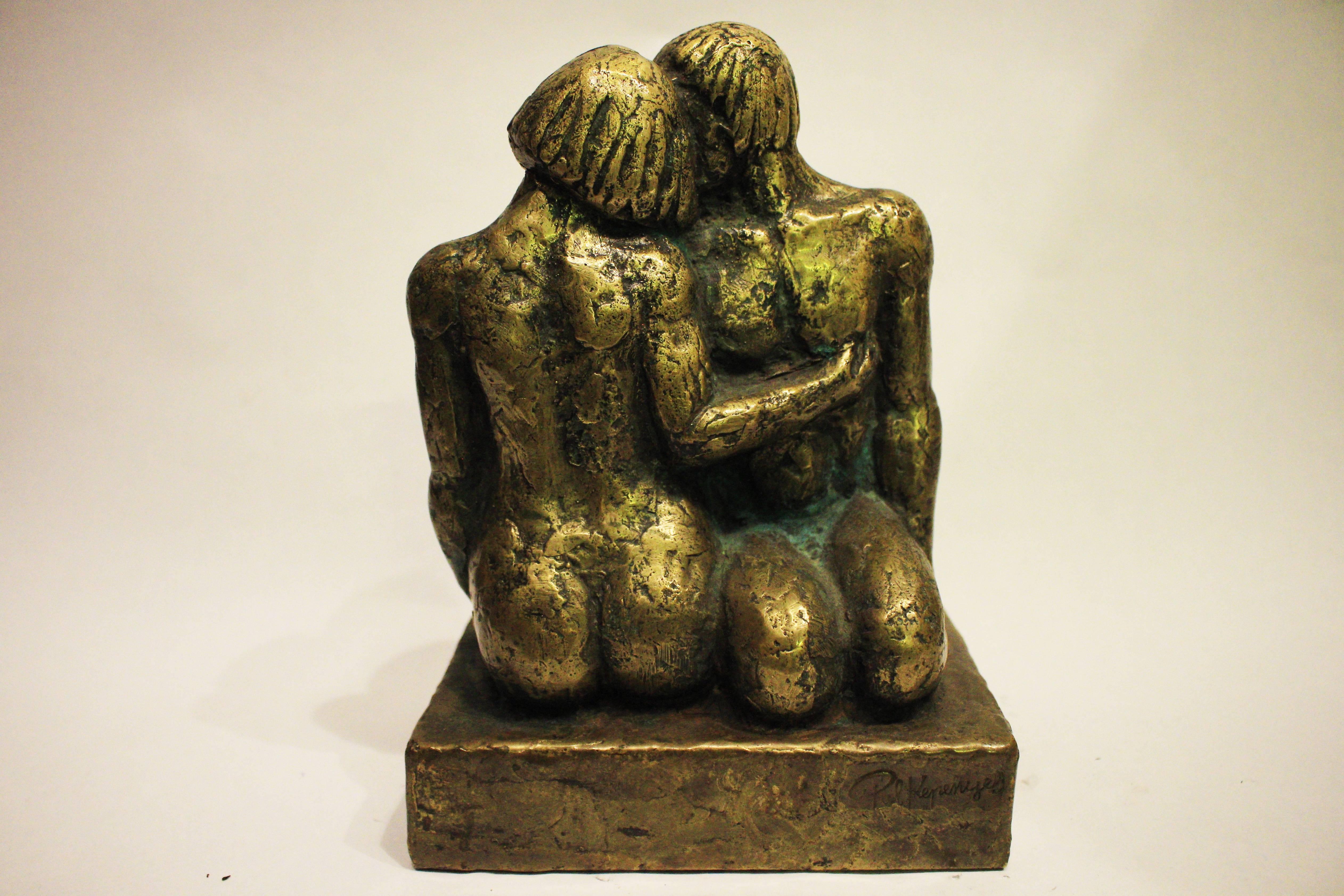 Signed lovers sculpture made in bronze by Pal Kepenyes.

Sculptor from Hungary who was nationalized Mexican, he resides in Acapulco where he has a studio, In his sculptures we can appreciate romantic, ludic and social representations of history,